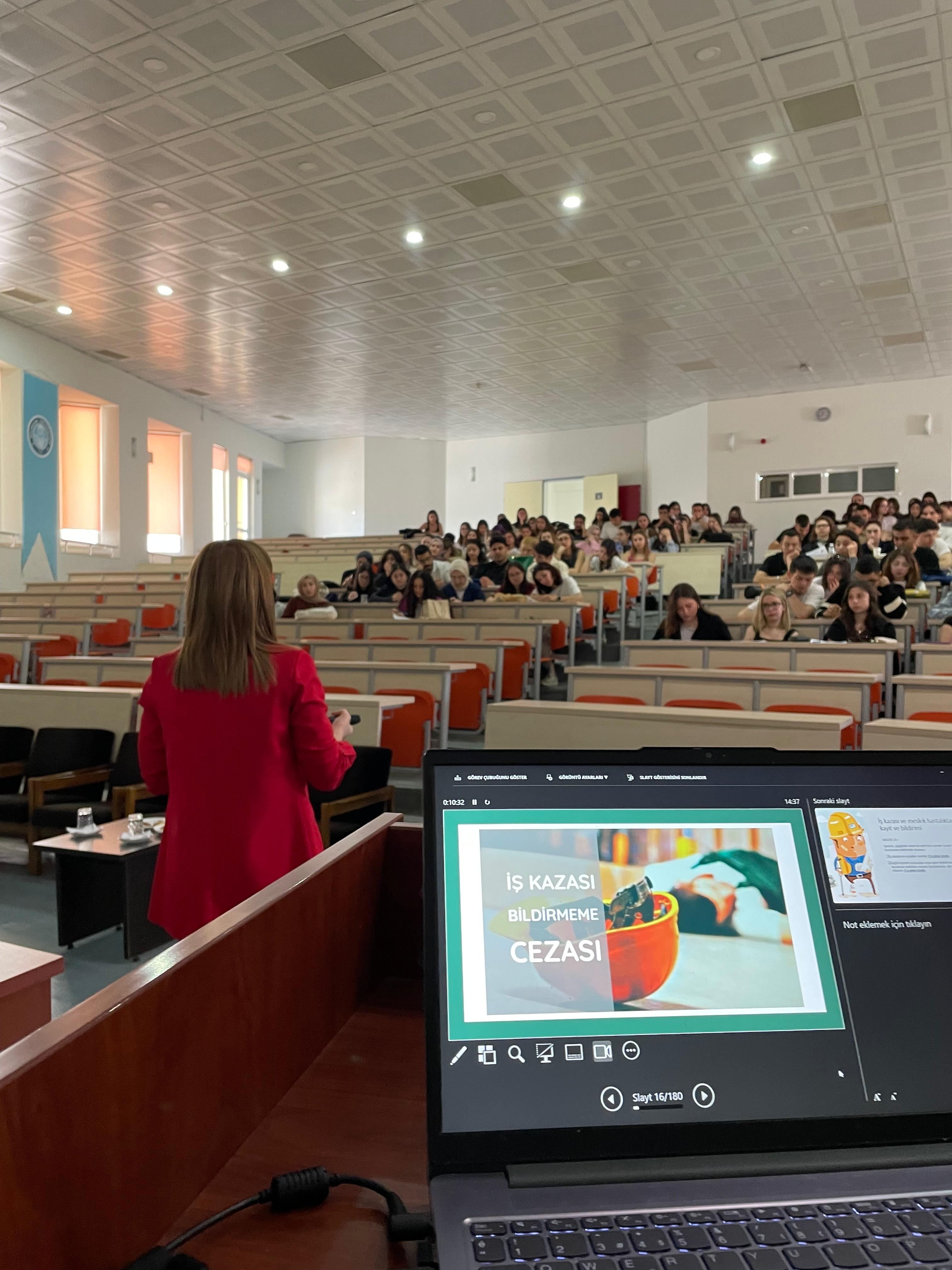Basic Occupational Health and Safety Training for Students at the Faculty of Arts and Sciences 3