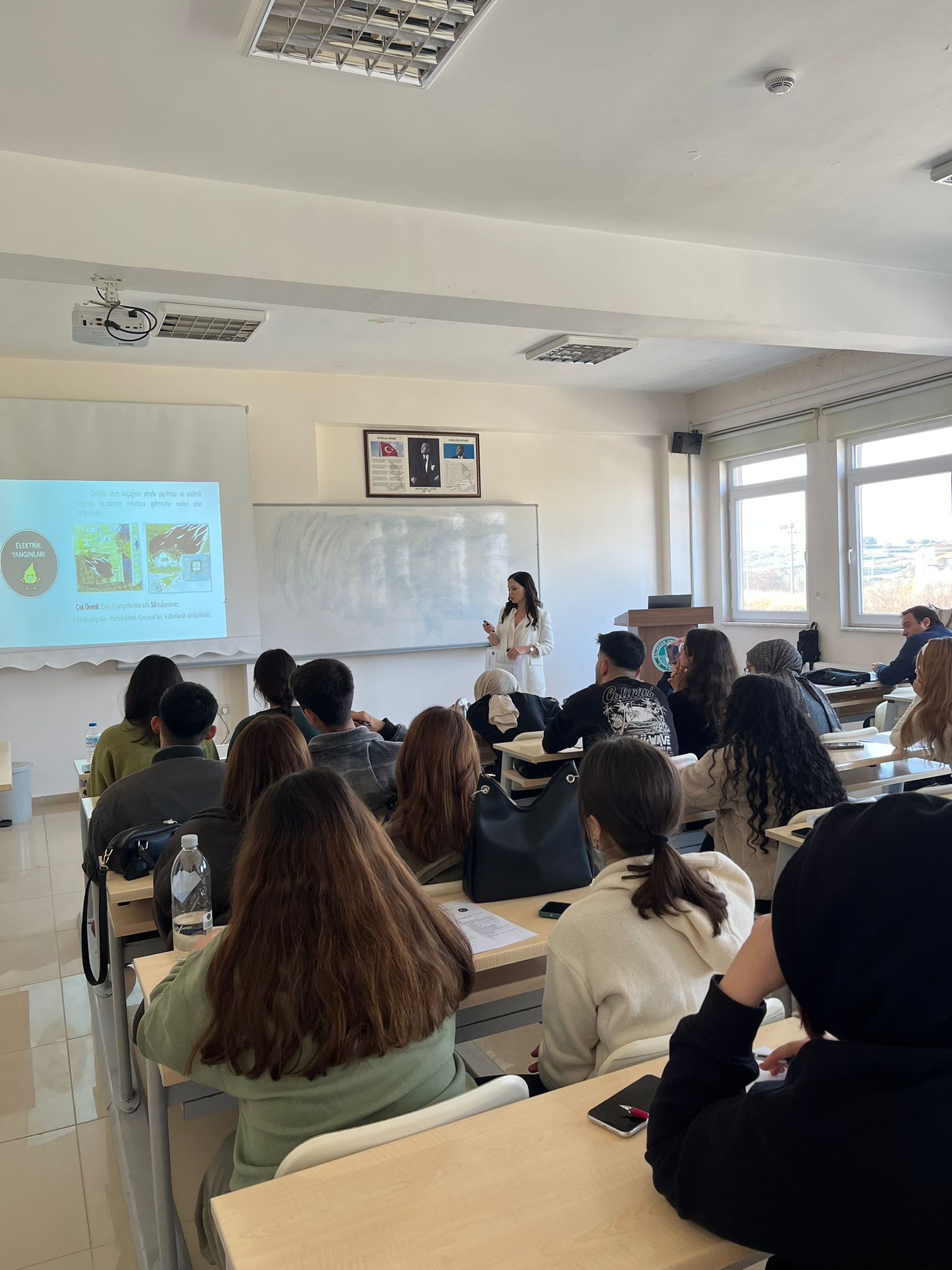 "Occupational Health and Safety" training was conducted for students of the Laboratory and Veterinary Health Department at Savaştepe Vocational School. 3