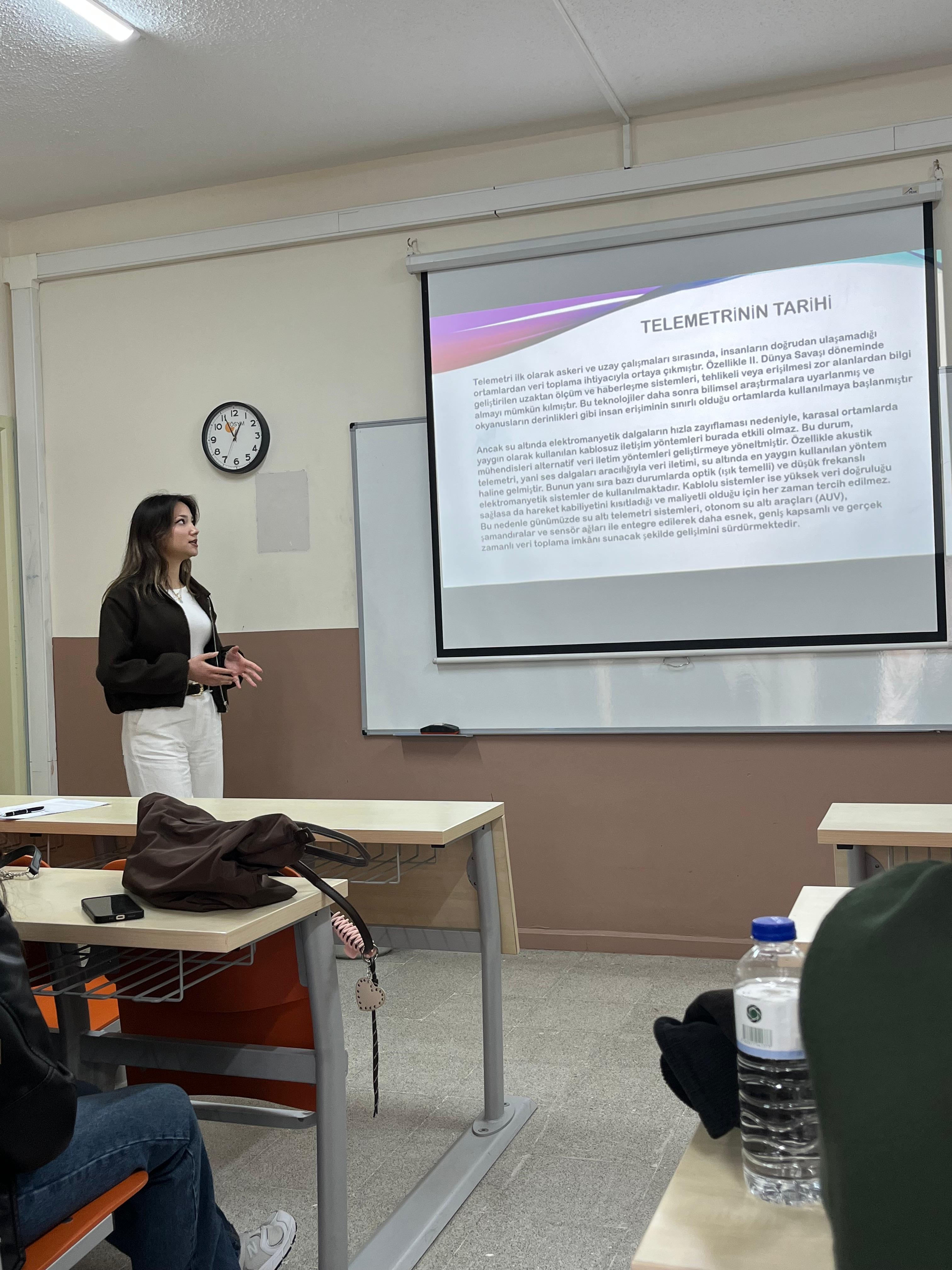 Altınoluk MYO Bilgisayar Programı Öğrencilerinden Araştırma Yöntem ve Teknikleri dersi için yapılan sunumlar. 
