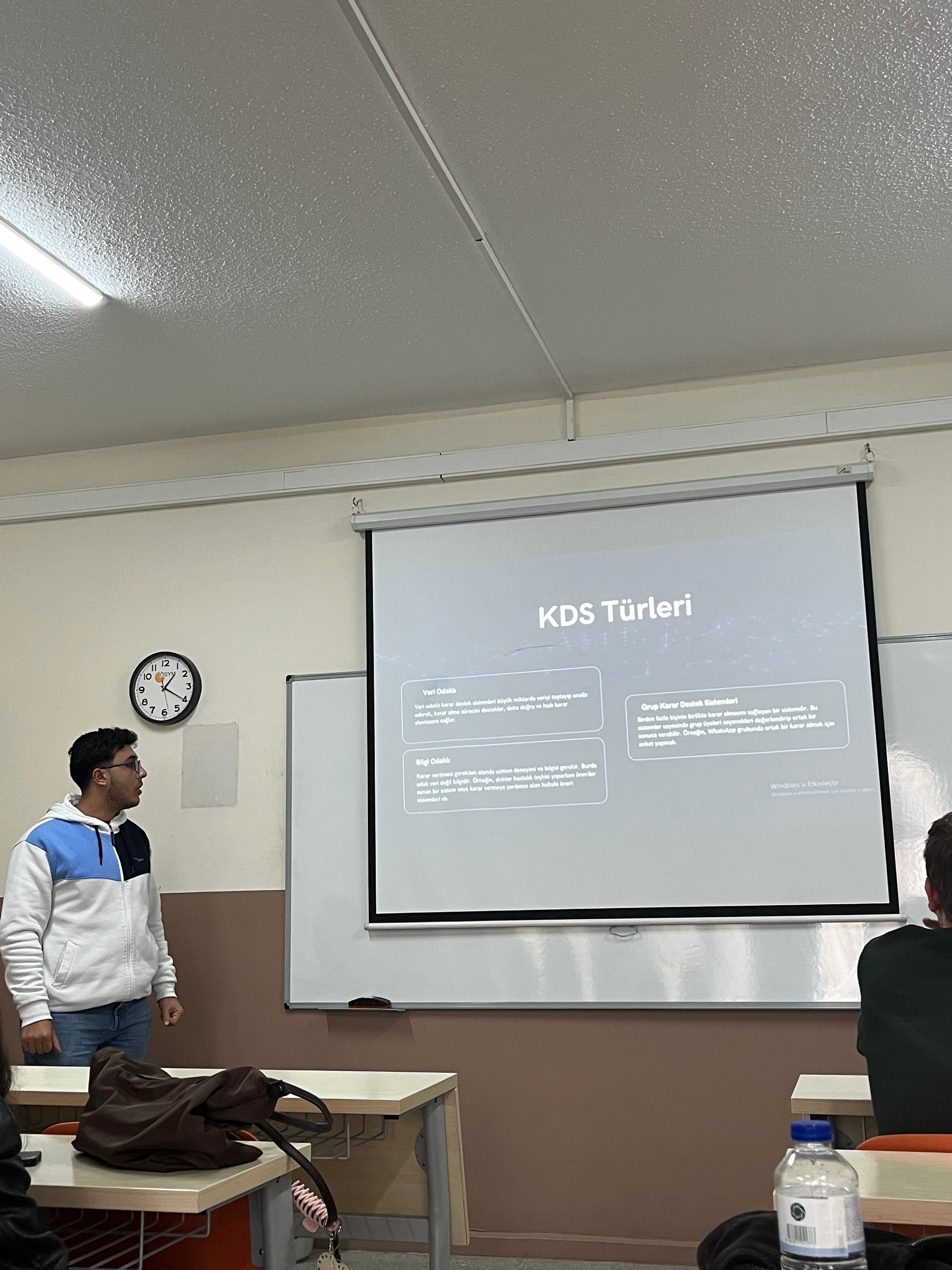 Altınoluk MYO Bilgisayar Programı Öğrencilerinden Araştırma Yöntem ve Teknikleri dersi için yapılan sunumlar.  1