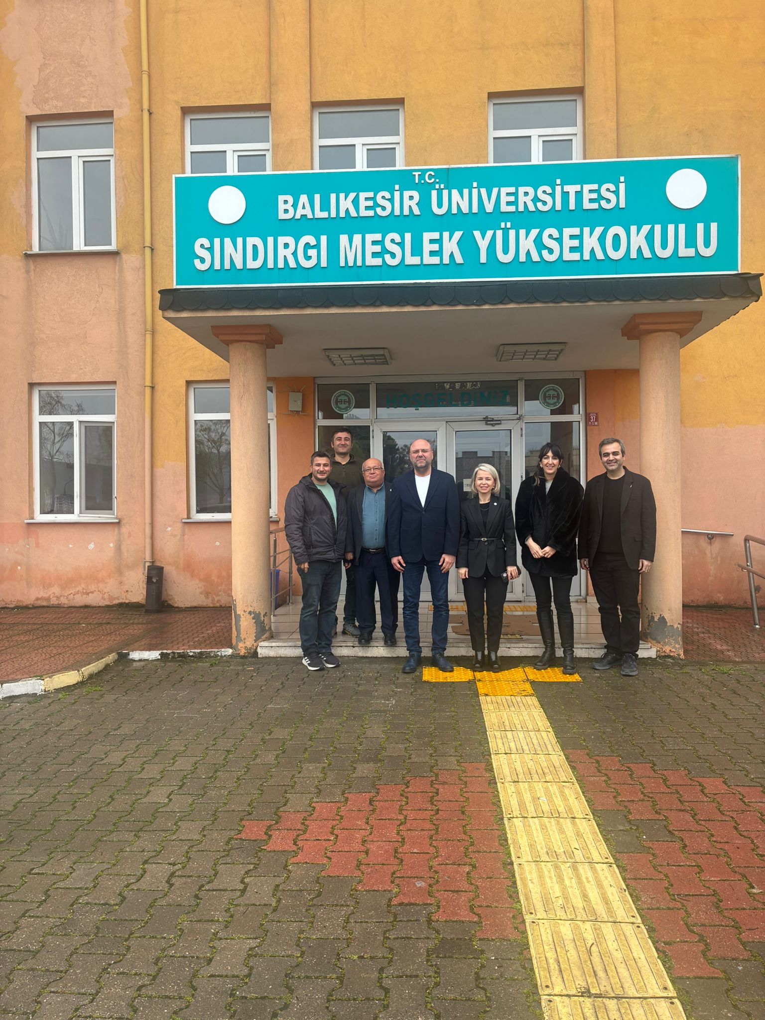 Balıkesir Üniversitesi Güzel Sanatlar Fakültesi Dekan,Dekan Yardımcıları ve Fakülte Sekreteri Okulumuzu Ziyarette Bulundu