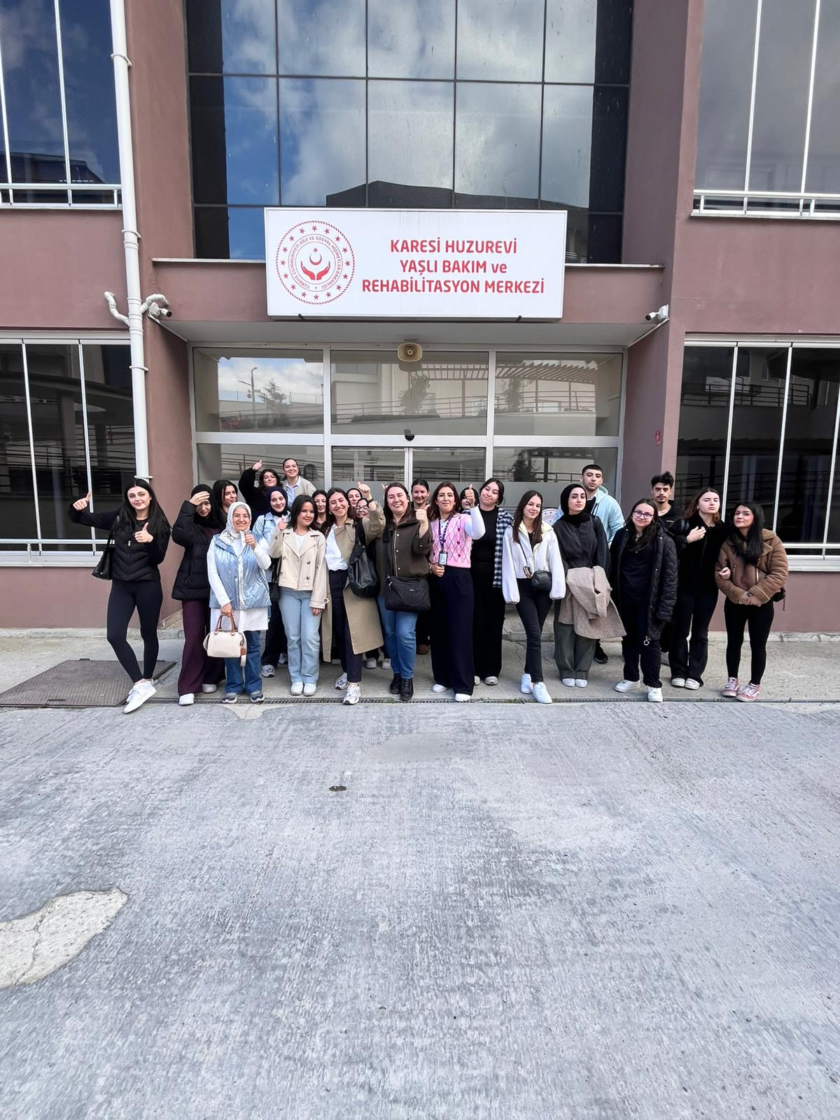 Yaş Alanlara Saygı Haftasında Karesi Huzurevi'nde Sağlıklı Yaşlanma İçin "Ritim ve Dans Etkinliği"  2