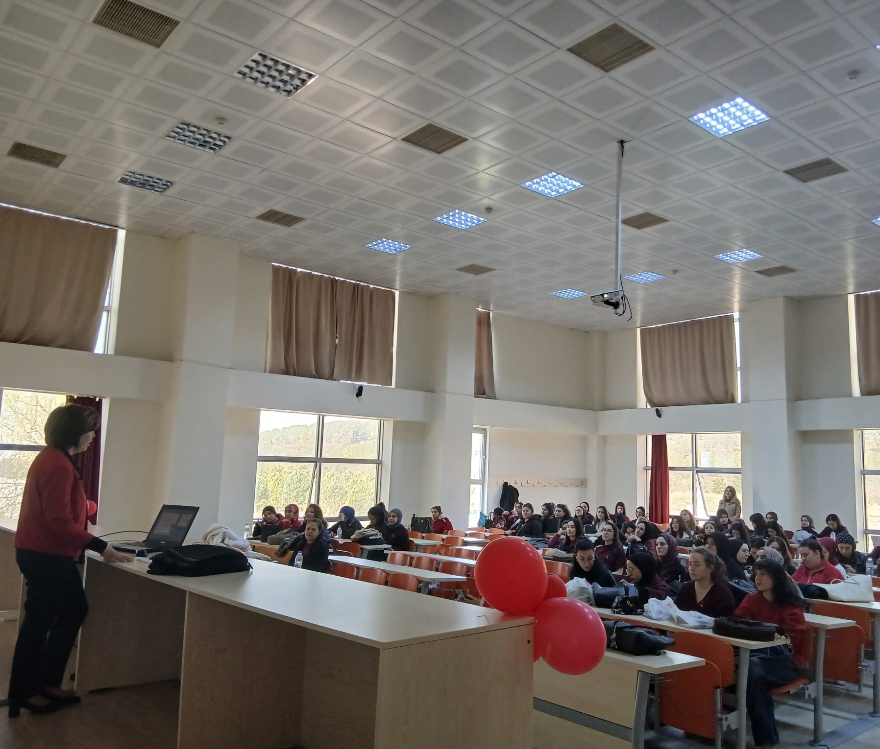 Kırmızıyla Gelen Farkındalık: BAÜN’de Otizme Dikkat Çekildi 6