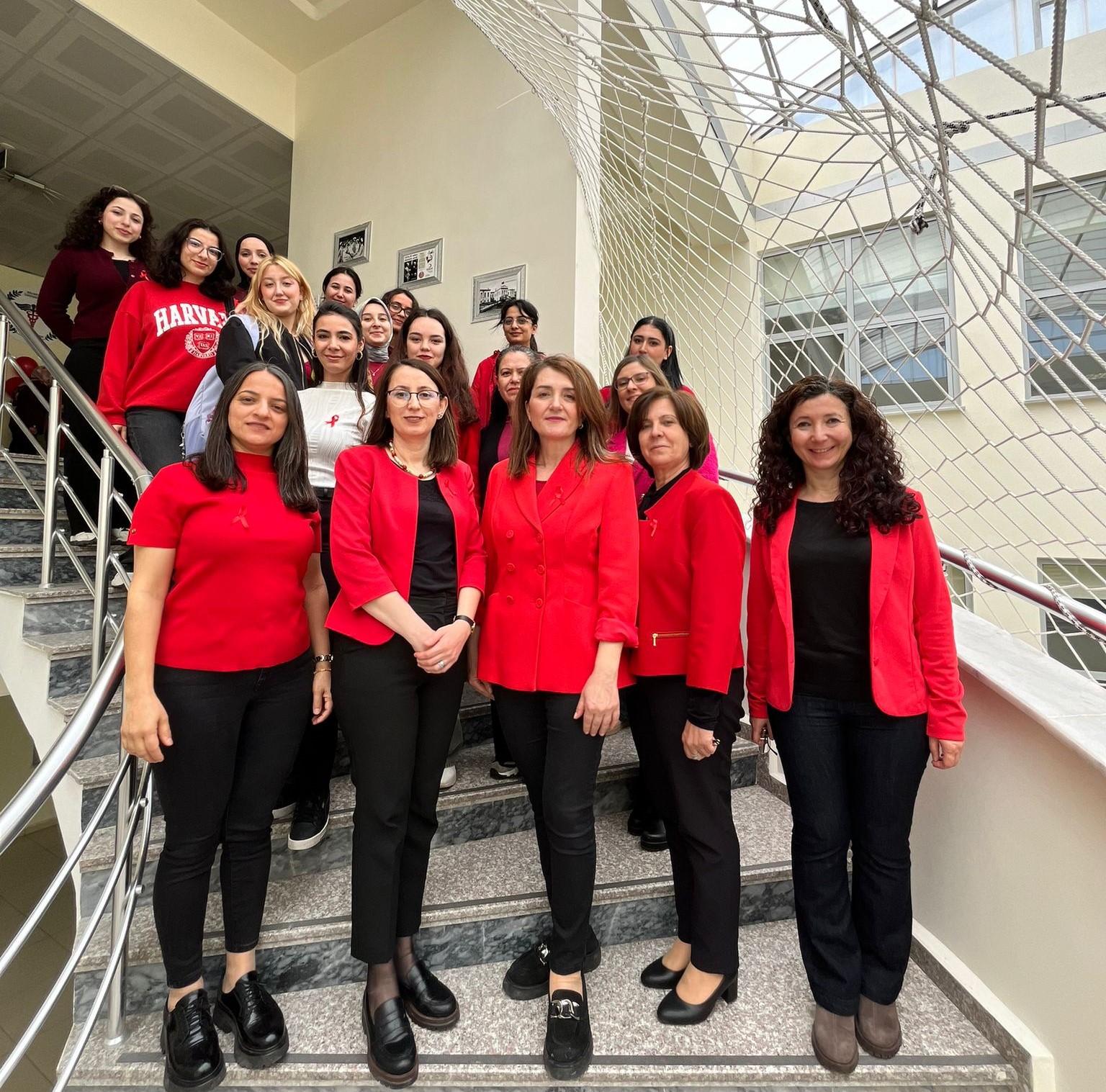 Kırmızıyla Gelen Farkındalık: BAÜN’de Otizme Dikkat Çekildi 1