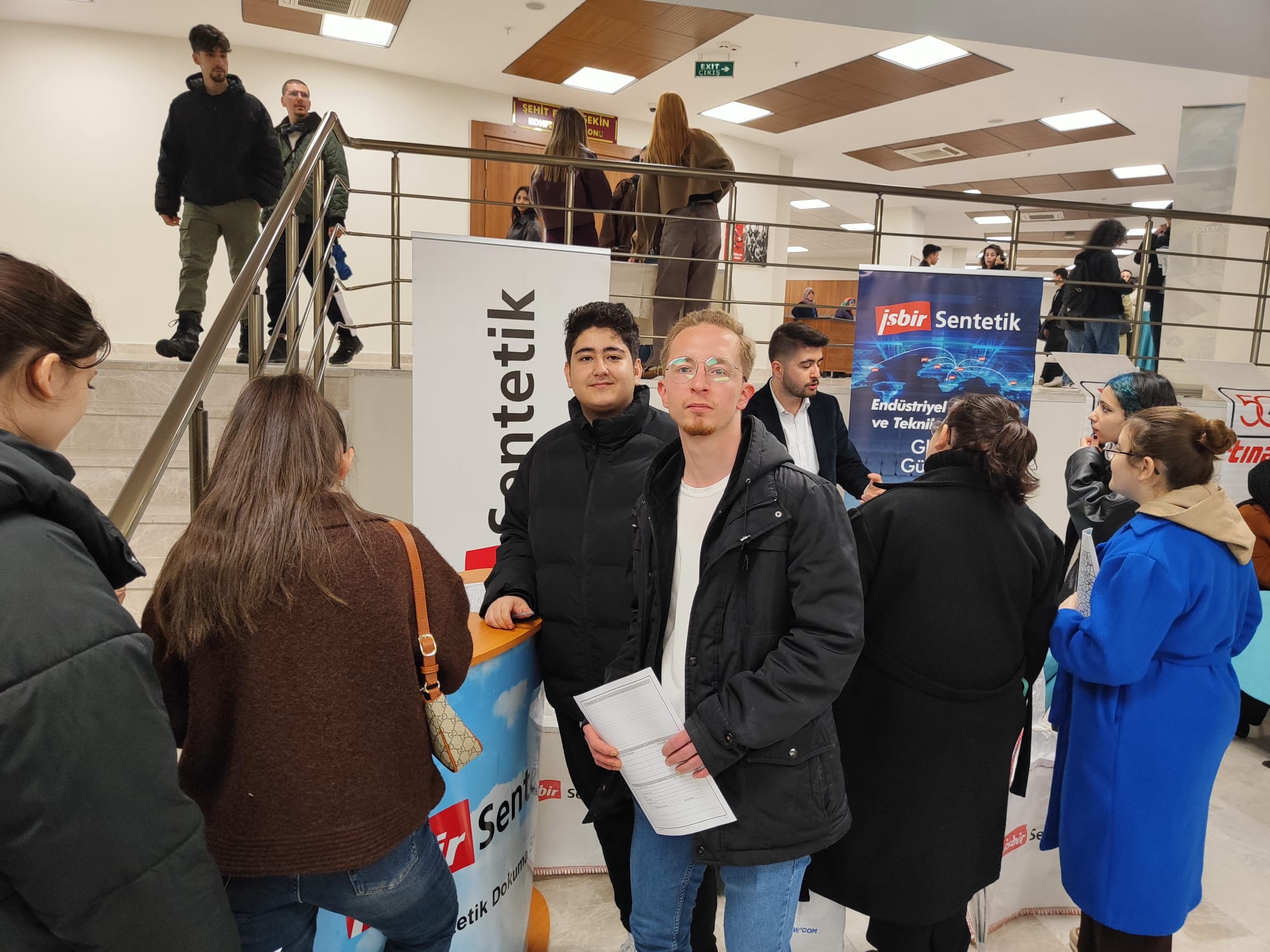 Yüksekokul öğrencilerimiz ile Kariyer, İstihdam ve Girişimcilik Fuarı'na katıldık. 2