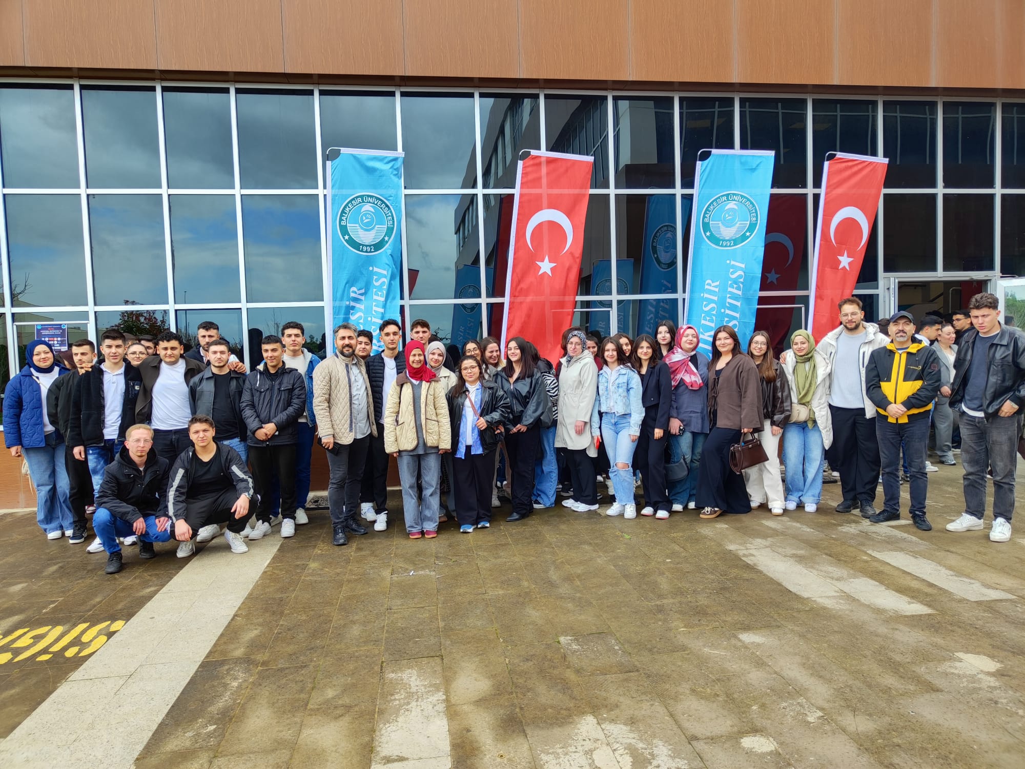 Yüksekokul öğrencilerimiz ile Kariyer, İstihdam ve Girişimcilik Fuarı'na katıldık.