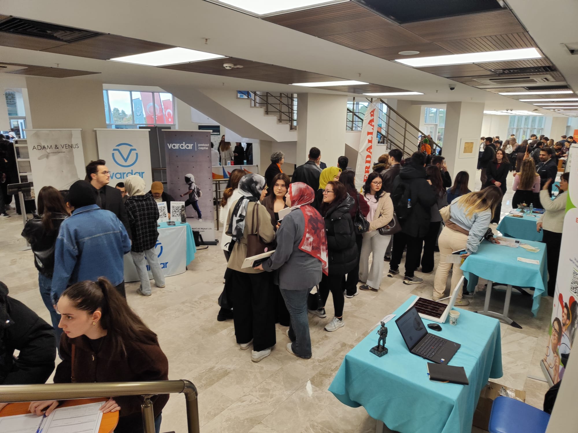 Yüksekokul öğrencilerimiz ile Kariyer, İstihdam ve Girişimcilik Fuarı'na katıldık. 4