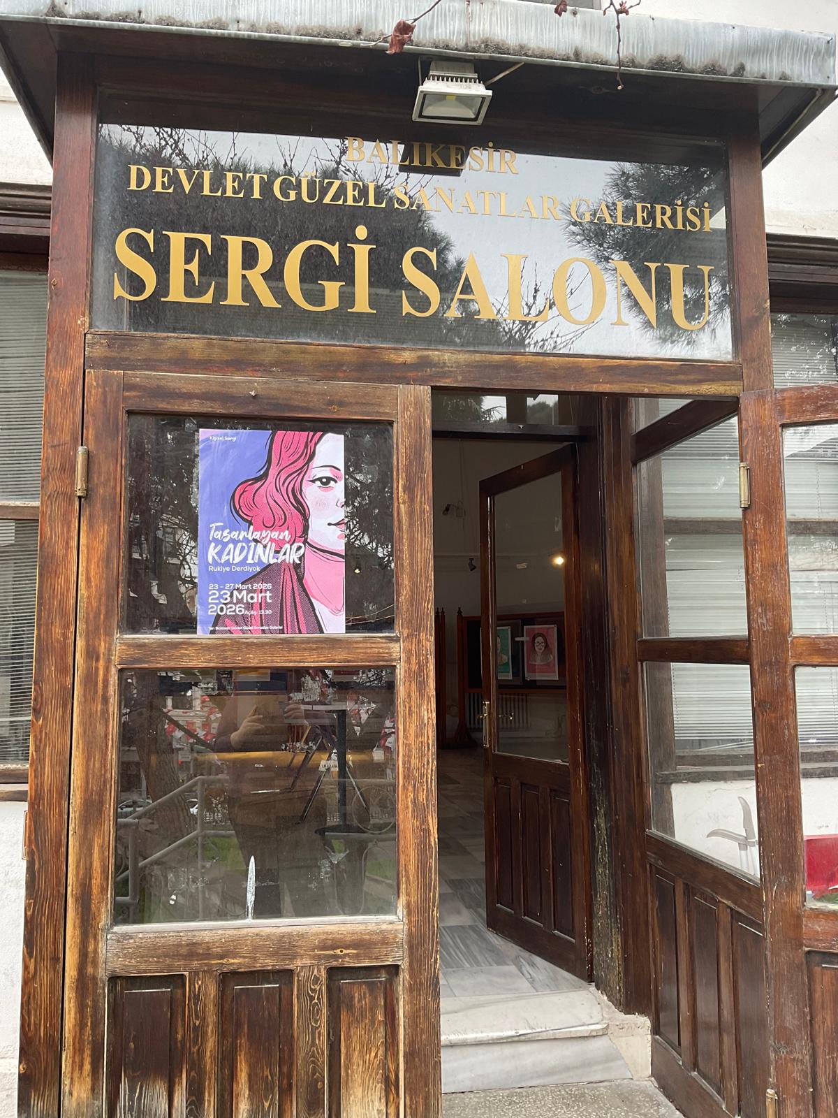 Arş. Gör. Dr. Rukiye Derdiyok'un Kişisel Sergisi "Tasarlayan Kadınlar" Balıkesir Devlet Güzel Sanatlar Galerisi'nde açıldı. 6