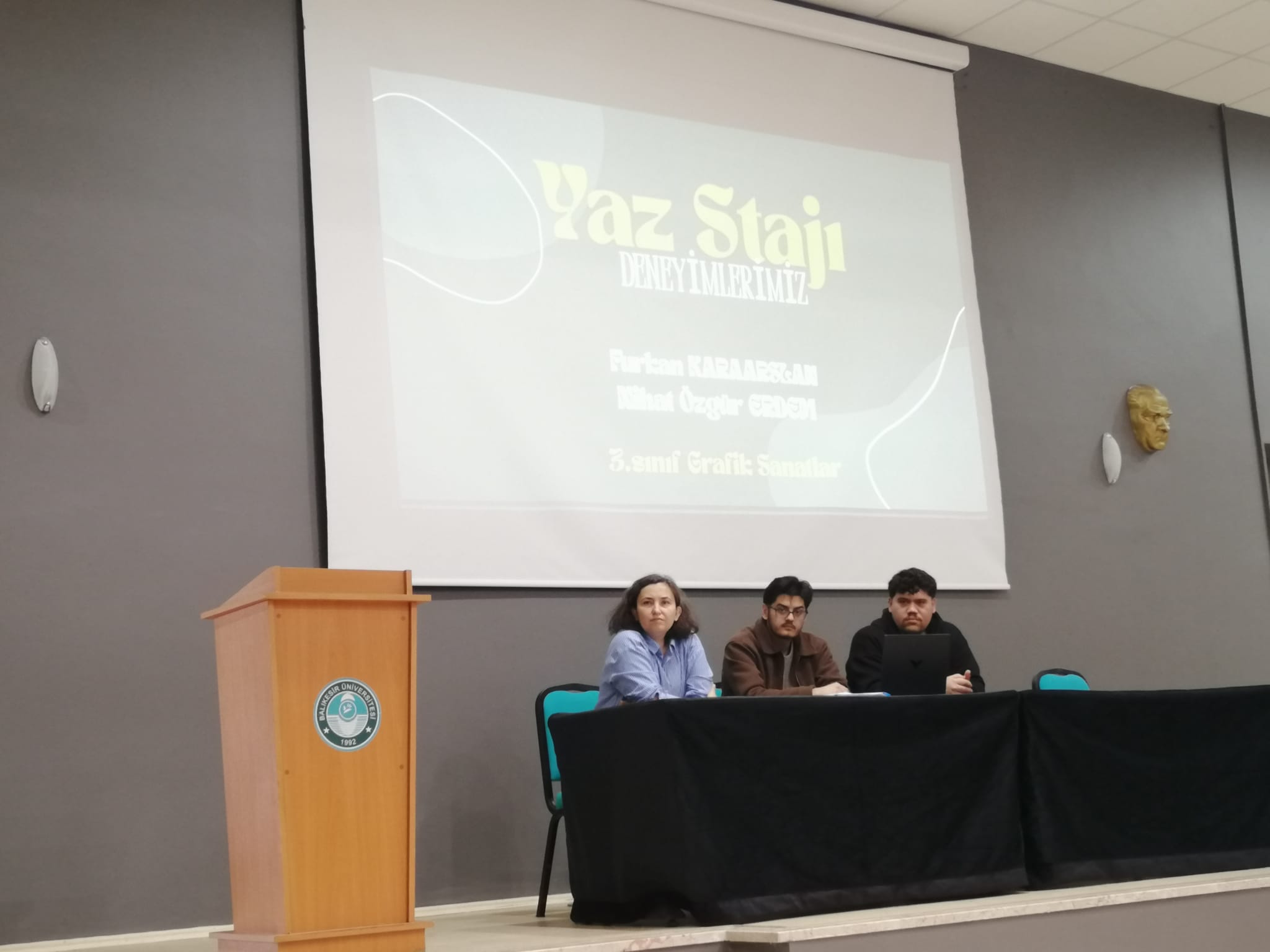 Internship Information and Experience Sharing Meeting Held in Our Department 15