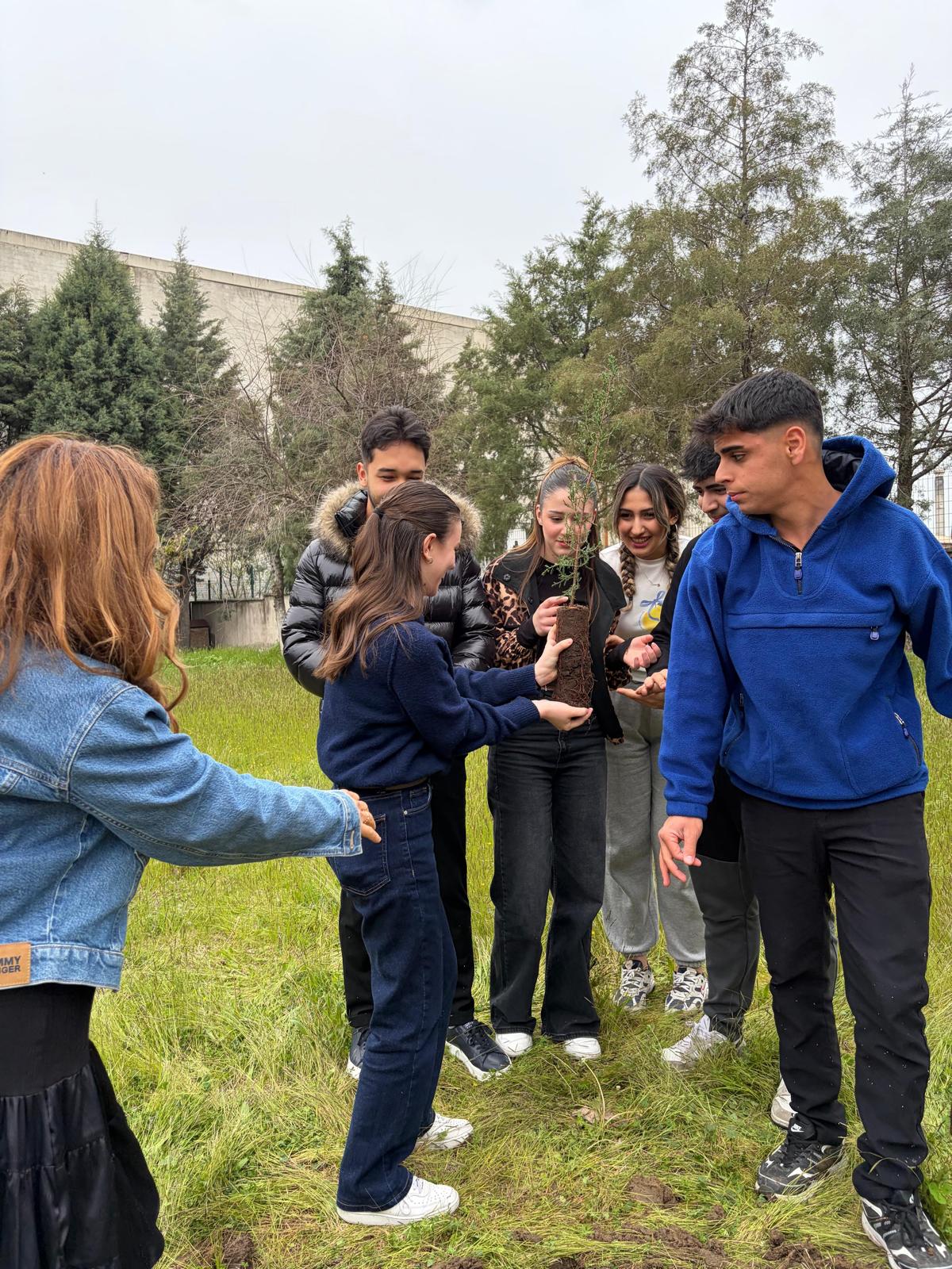 Bigadiç MYO'da Geleceğe Nefes Olan Fidan Dikim Etkinliği 9
