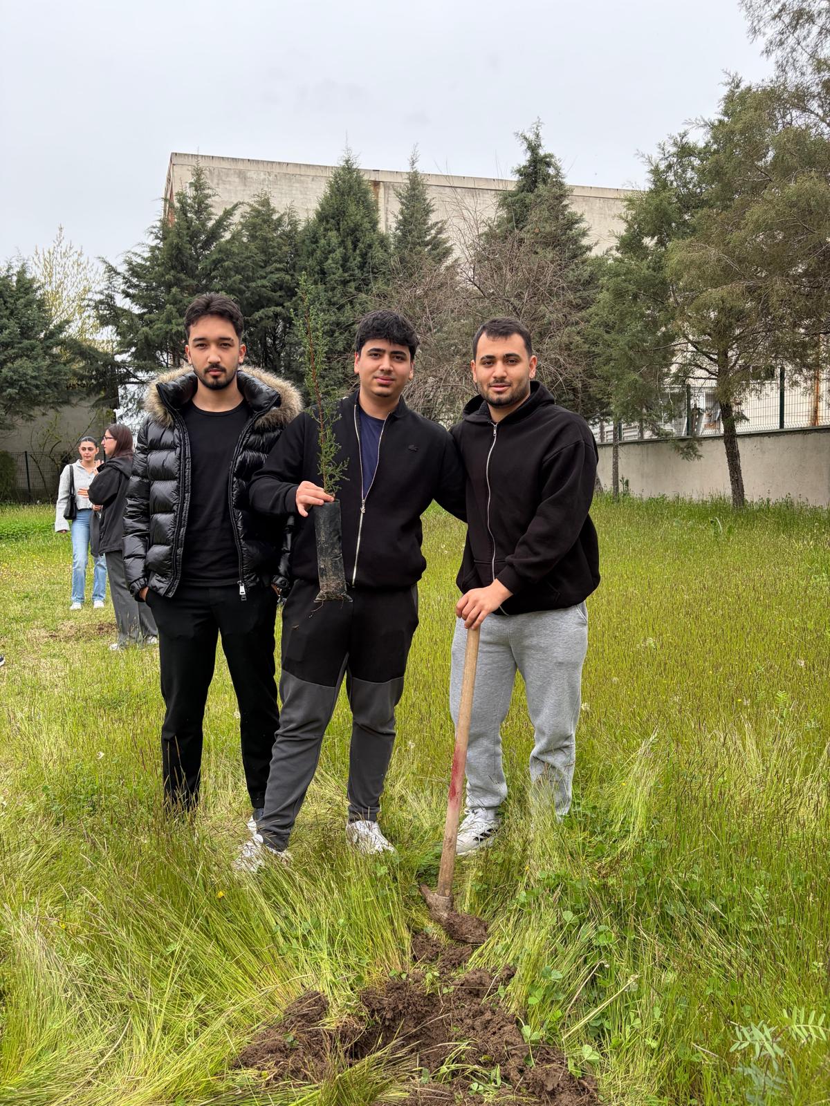 Bigadiç MYO'da Geleceğe Nefes Olan Fidan Dikim Etkinliği 5
