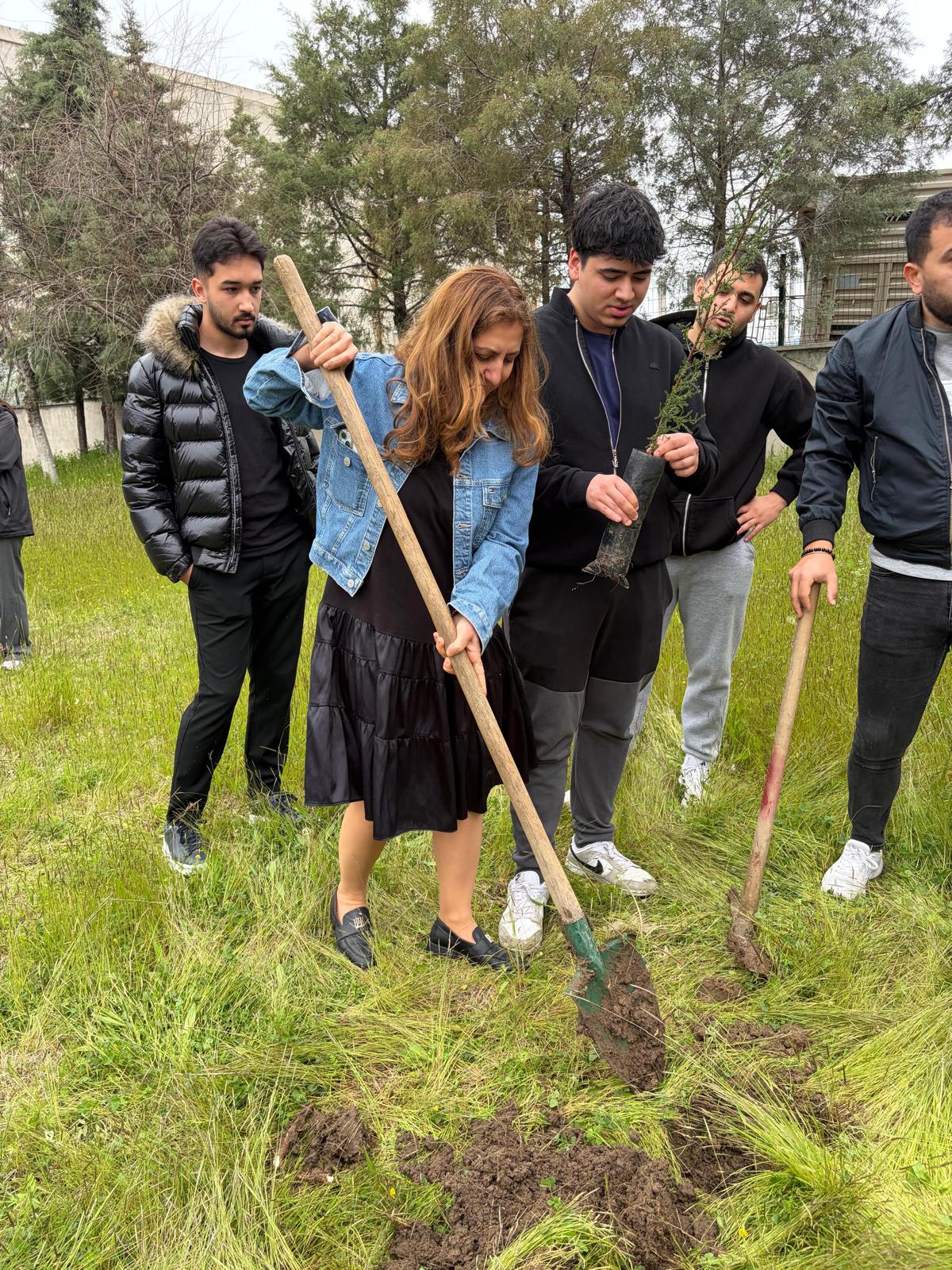 Bigadiç MYO'da Geleceğe Nefes Olan Fidan Dikim Etkinliği 4