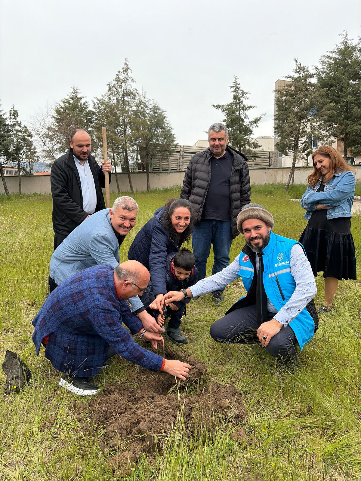 Bigadiç MYO'da Geleceğe Nefes Olan Fidan Dikim Etkinliği 1