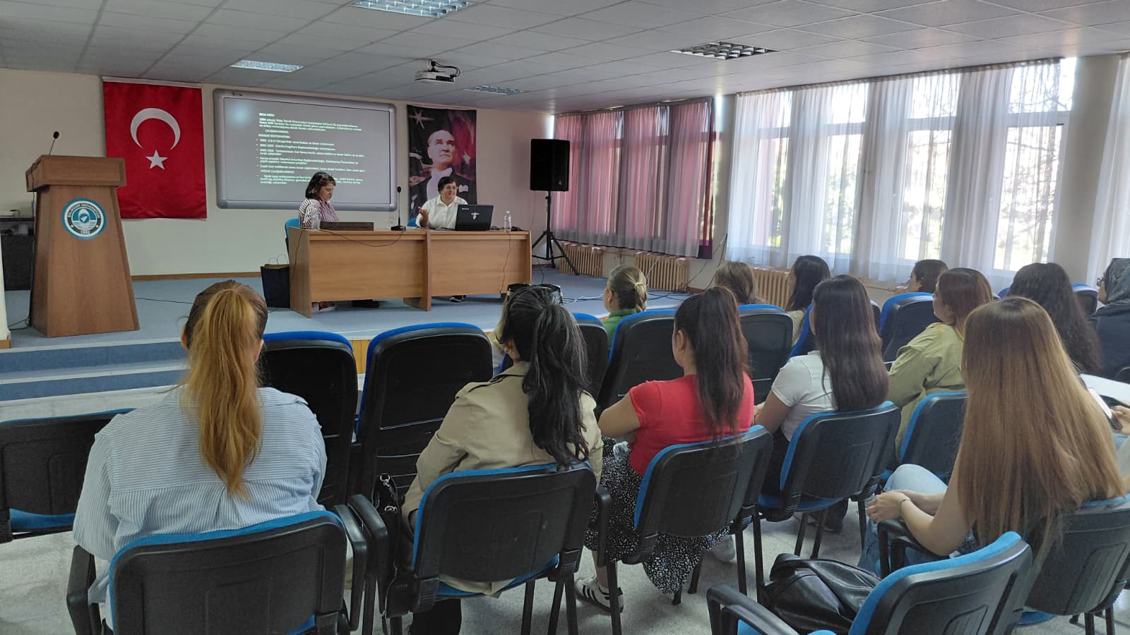 Conference on "Restoration Techniques for Decorative Painting and Gold Leaf Applications" Held for Architectural Restoration Program Students 2