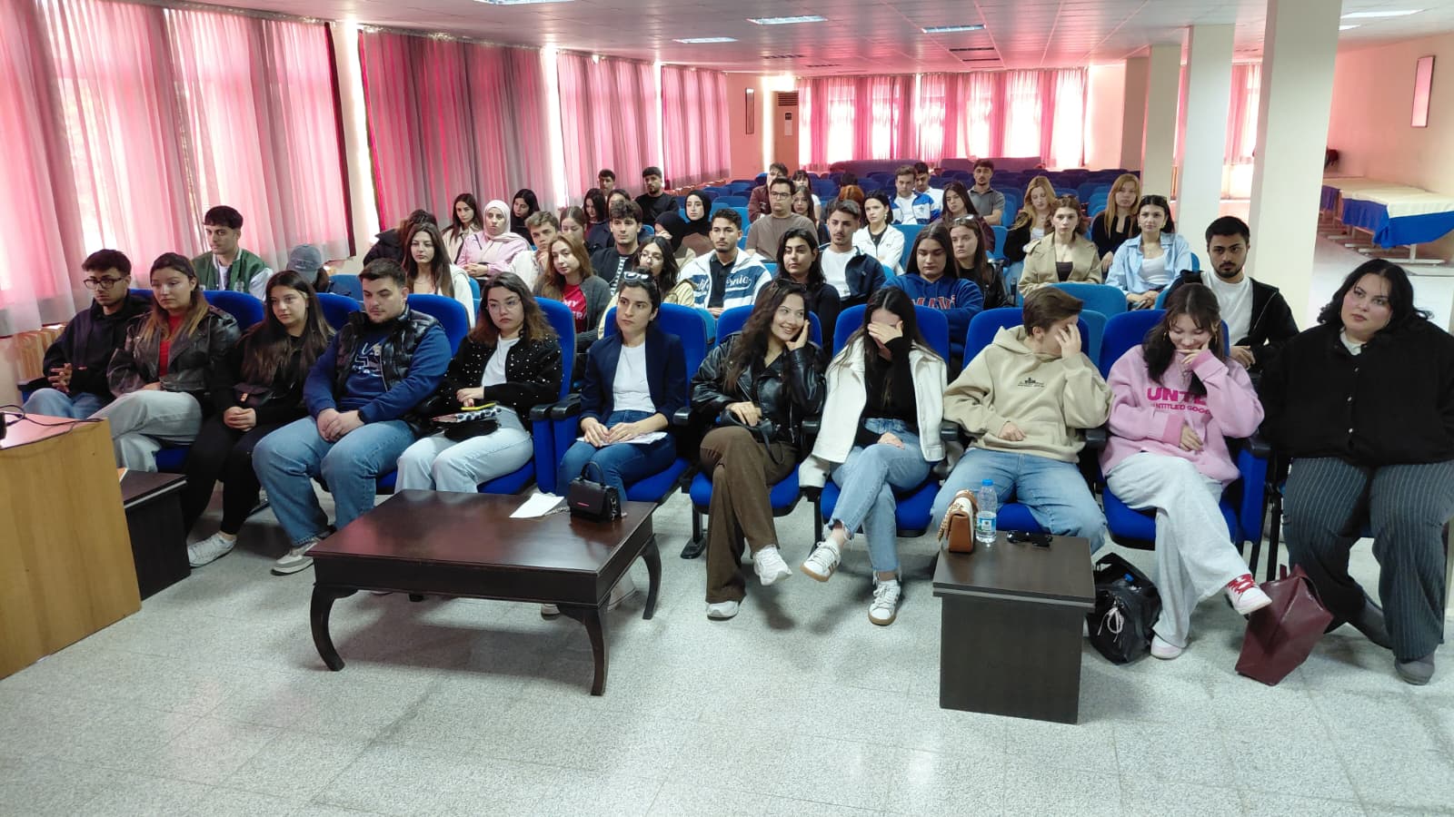 İşletme Yönetimi Programı 2025-2026 Eğitim-Öğretim Dönemi Birinci ve İkinci Sınıf öğrencilerine yönelik Müdür - Öğrenci Görüşmesi Gerçekleşti.
