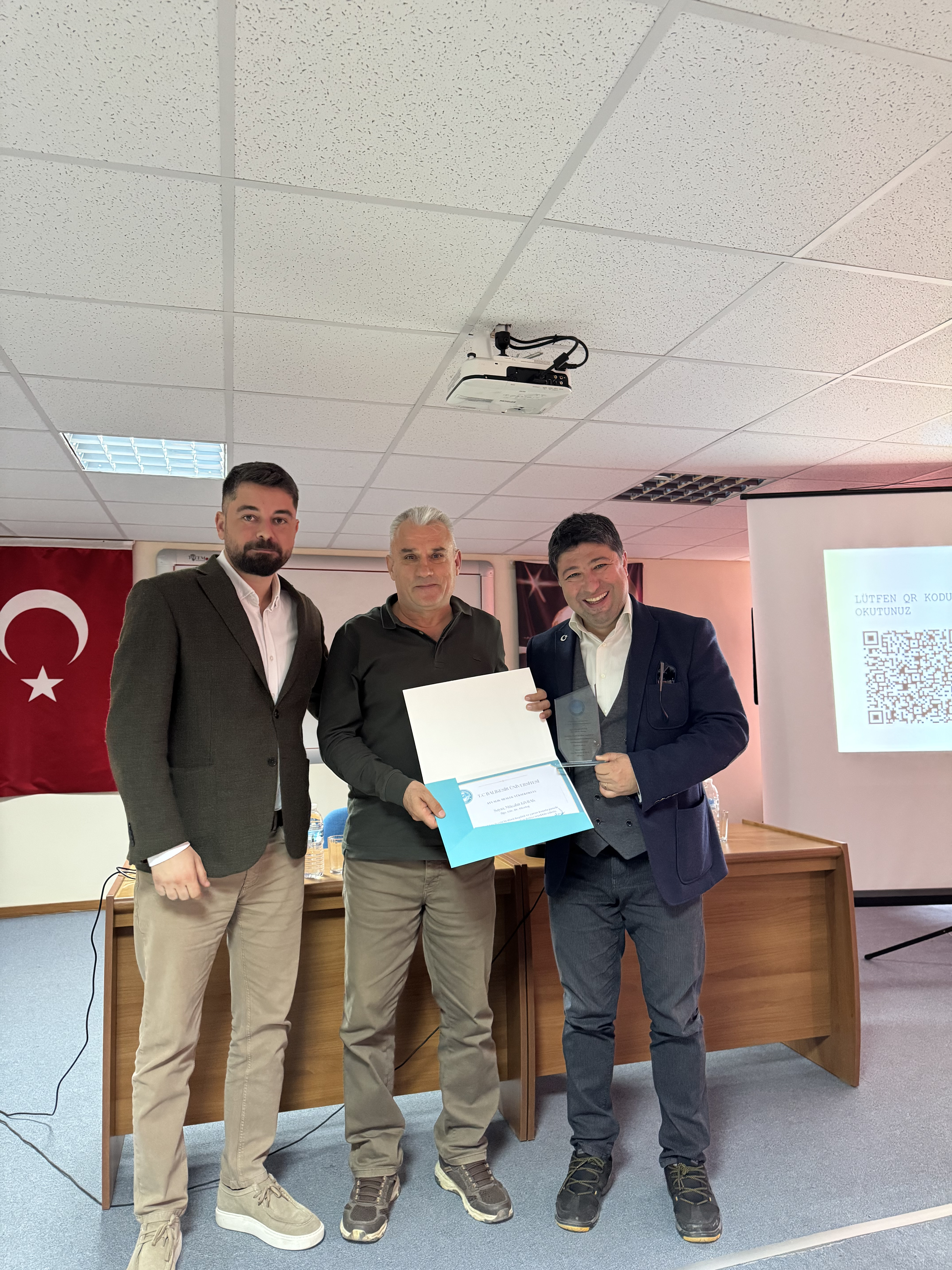 Meslek Yüksekokulumuzda "Ayvalık'ta Zeytinin Dünü, Bugünü, Yarını: Ekonomik ve Sürdürülebilirlik Boyutu" adlı panel gerçekleştirildi. 15