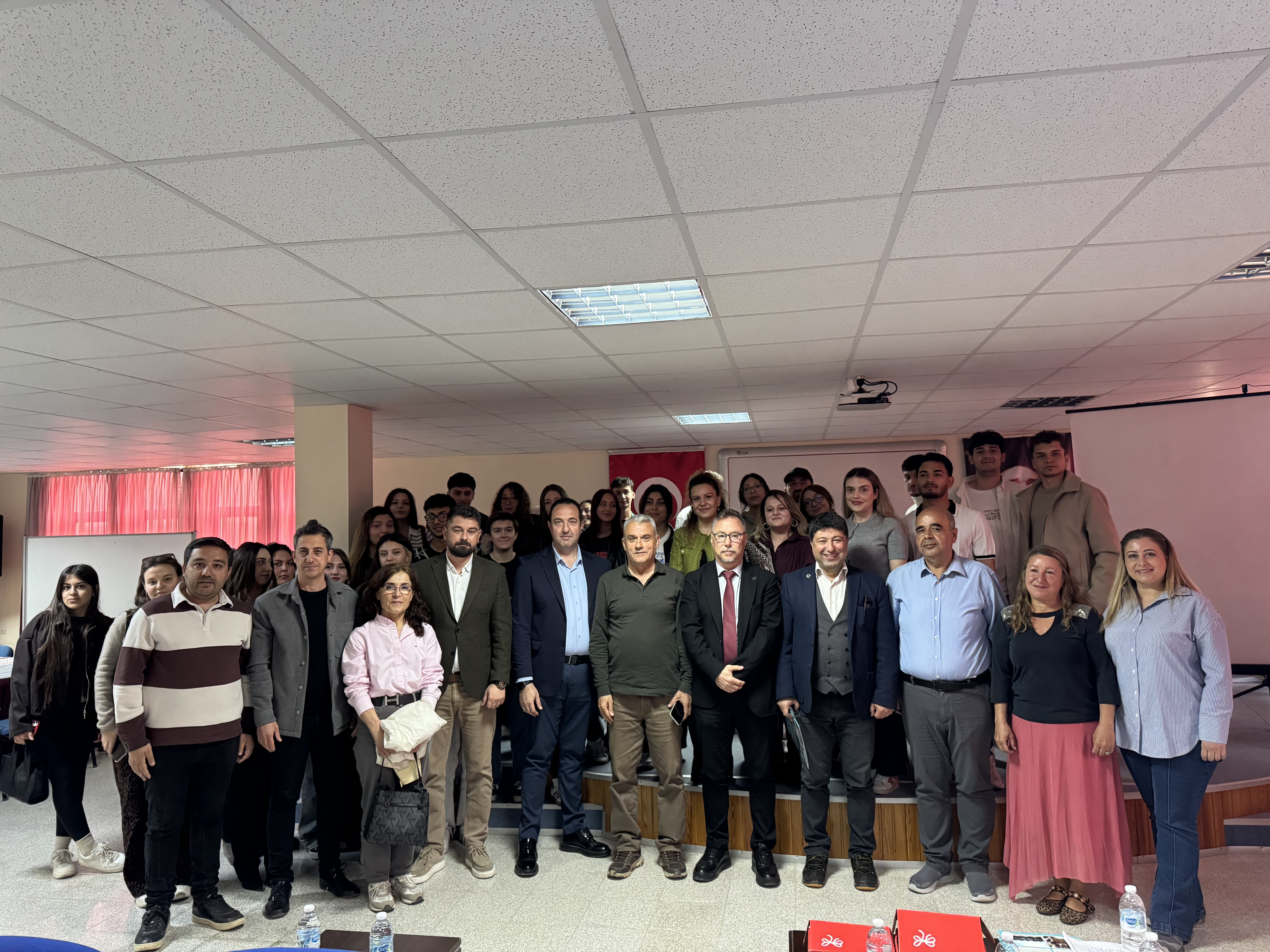 Meslek Yüksekokulumuzda "Ayvalık'ta Zeytinin Dünü, Bugünü, Yarını: Ekonomik ve Sürdürülebilirlik Boyutu" adlı panel gerçekleştirildi. 12