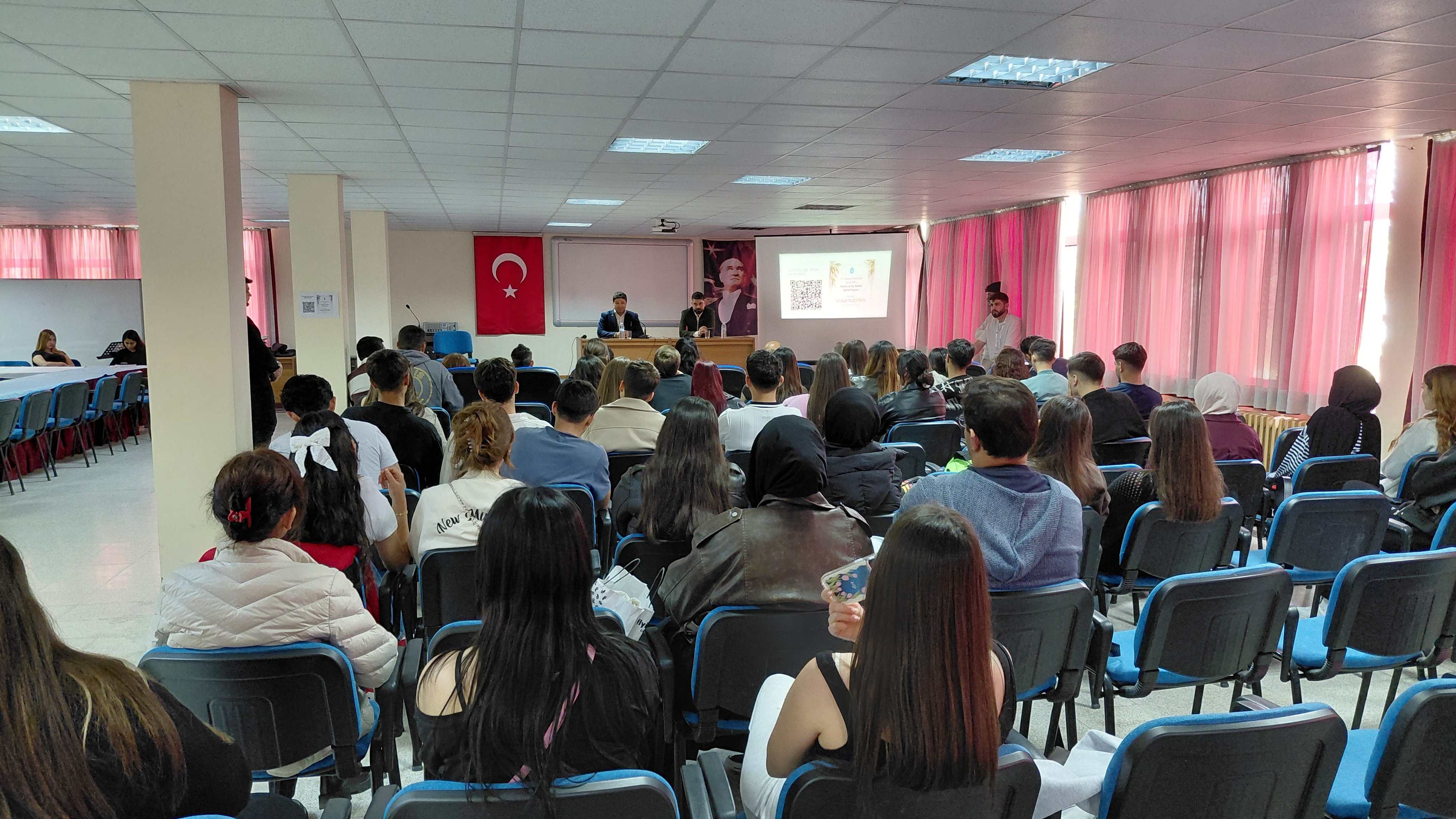 Meslek Yüksekokulumuzda "Ayvalık'ta Zeytinin Dünü, Bugünü, Yarını: Ekonomik ve Sürdürülebilirlik Boyutu" adlı panel gerçekleştirildi. 6