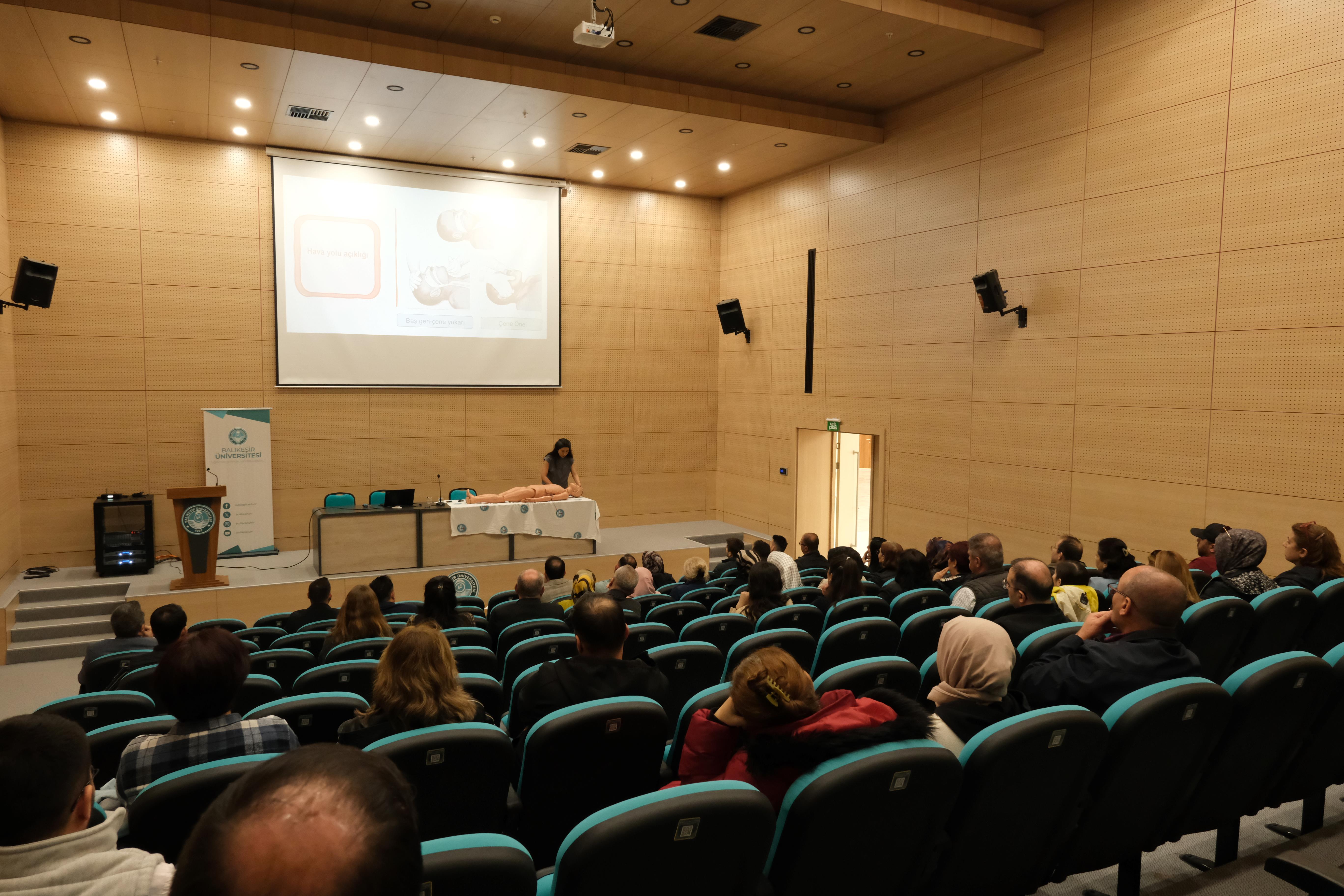 Üniversitemiz Personeline Temel İlk Yardım Eğitimi  Verildi 5