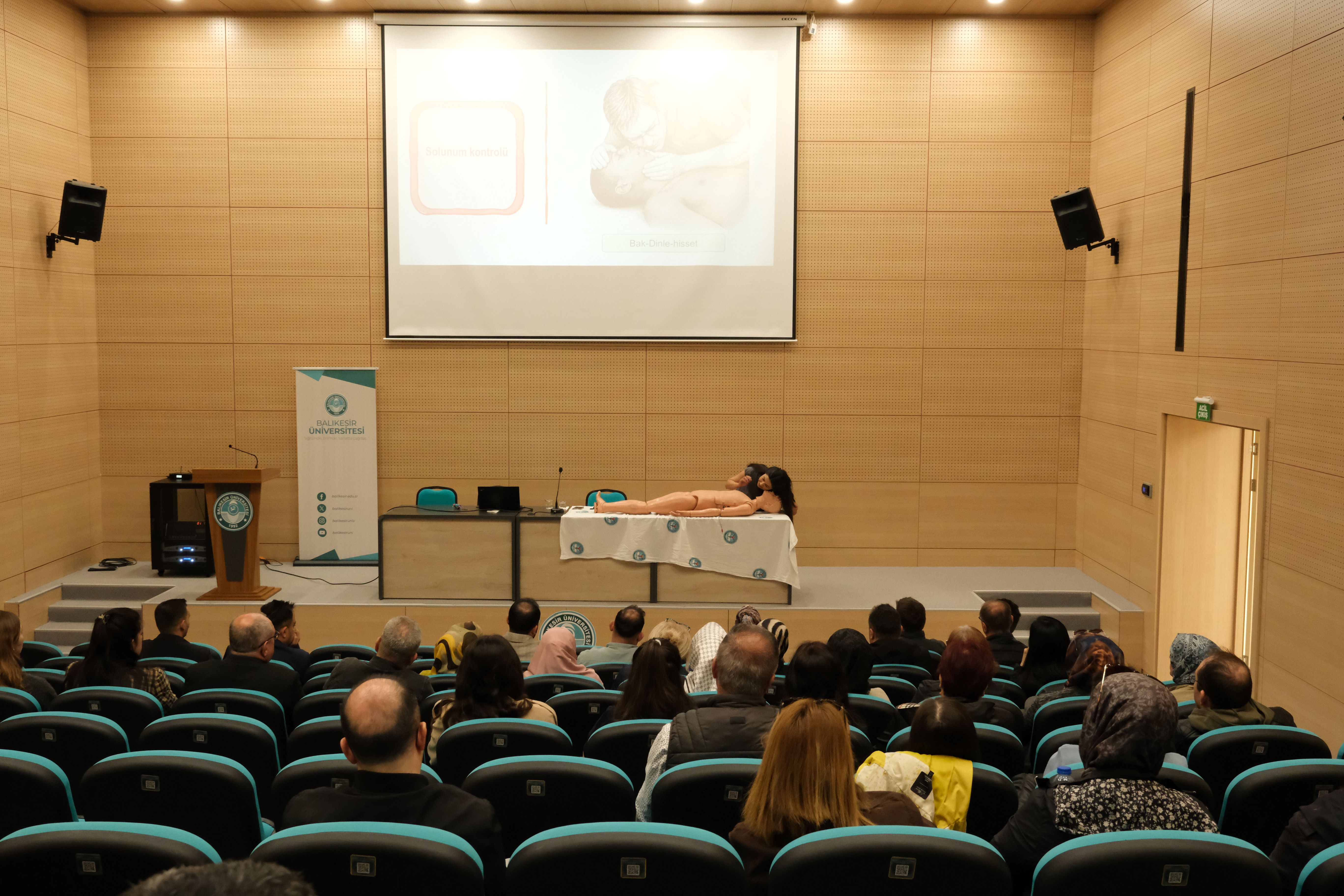 Üniversitemiz Personeline Temel İlk Yardım Eğitimi  Verildi 2