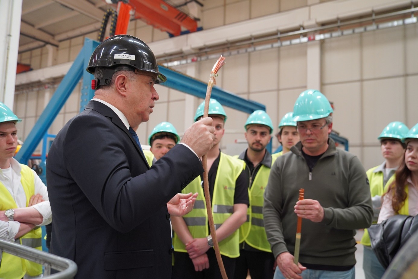 ASTOR TRANSFORMATOR GELECEĞİN ENERJİSİNE YOLCULUK: TEORİDEN UYGULAMAYA GERÇEK BİR SEKTÖR DENEYİMİ 16