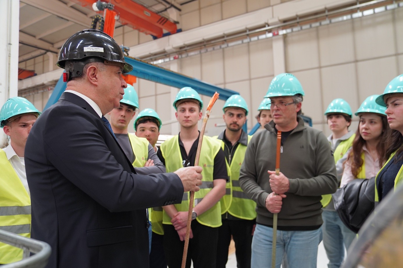 ASTOR TRANSFORMATOR GELECEĞİN ENERJİSİNE YOLCULUK: TEORİDEN UYGULAMAYA GERÇEK BİR SEKTÖR DENEYİMİ 14