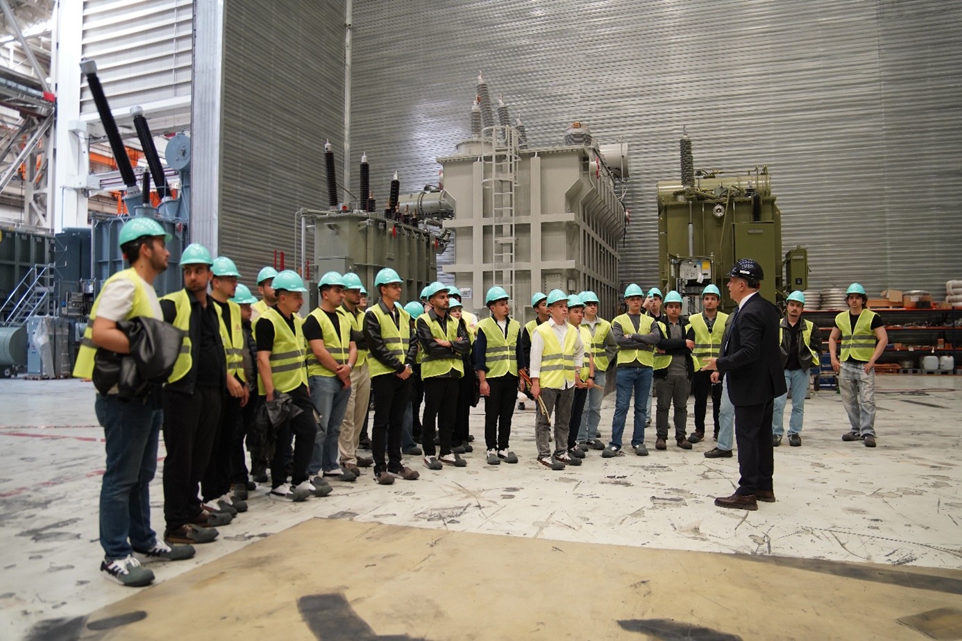 ASTOR TRANSFORMATOR GELECEĞİN ENERJİSİNE YOLCULUK: TEORİDEN UYGULAMAYA GERÇEK BİR SEKTÖR DENEYİMİ 5