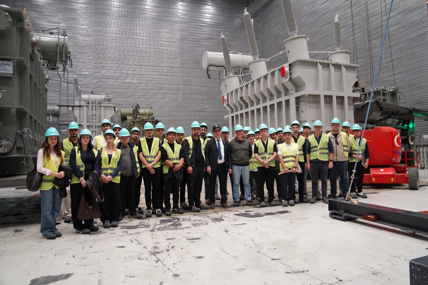 ASTOR TRANSFORMATOR GELECEĞİN ENERJİSİNE YOLCULUK: TEORİDEN UYGULAMAYA GERÇEK BİR SEKTÖR DENEYİMİ 4