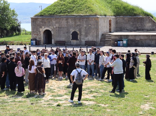 ÜNİDES ve Sosyal Sorumluluk Projesi Hazırlayan Topluluklarımızdan Çanakkale'ye Anlamlı Gezi 9