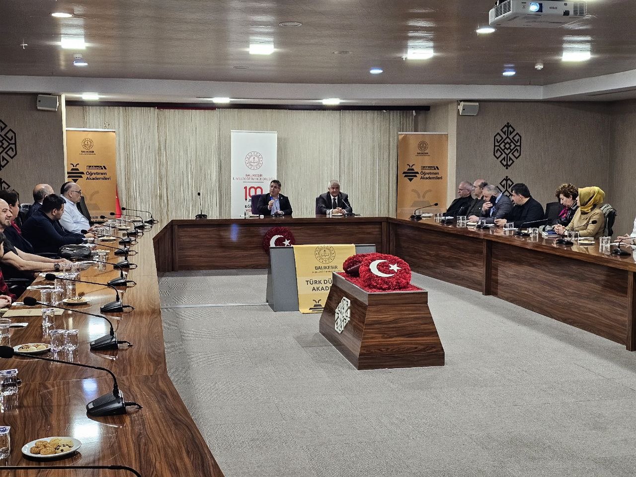  Köklerden Geleceğe Gönül Köprüsü Kuruldu: Rektör Oğurlu “Türk Dünyasında Dil Birliği”ni Anlattı 2