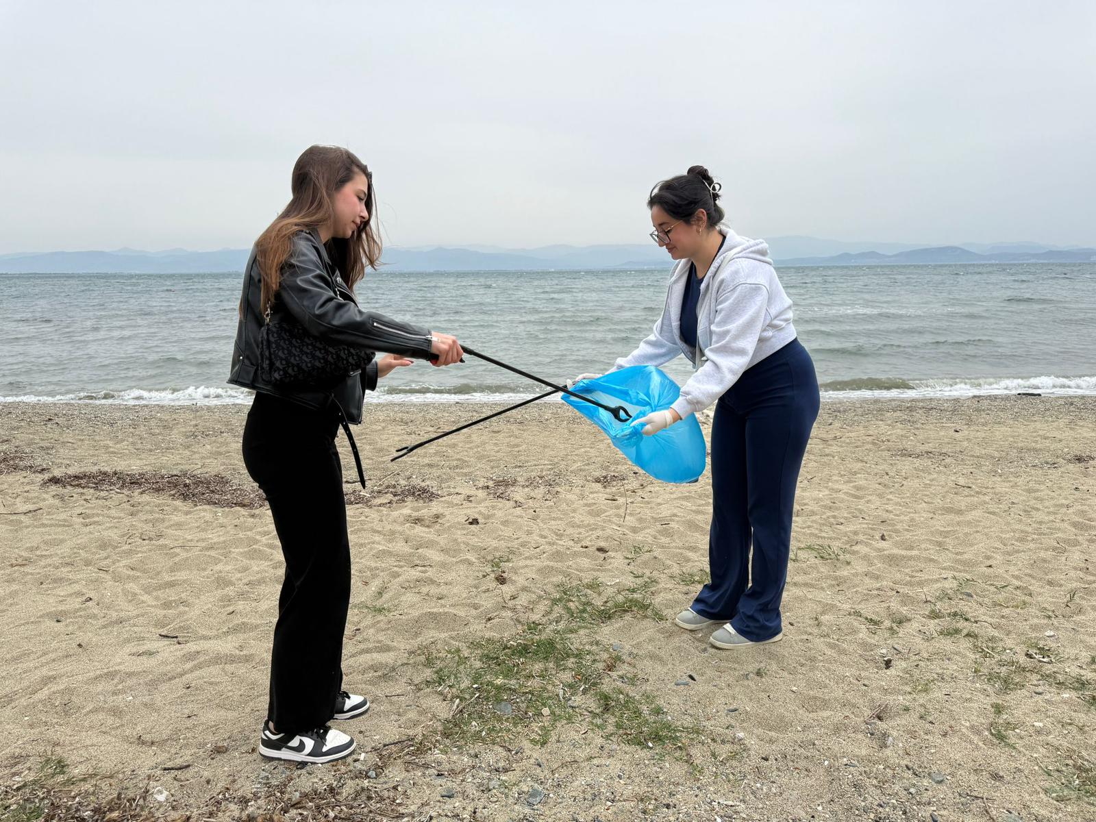 Edremit Sahillerinde El Ele Temiz sahil, Temiz Deniz 3