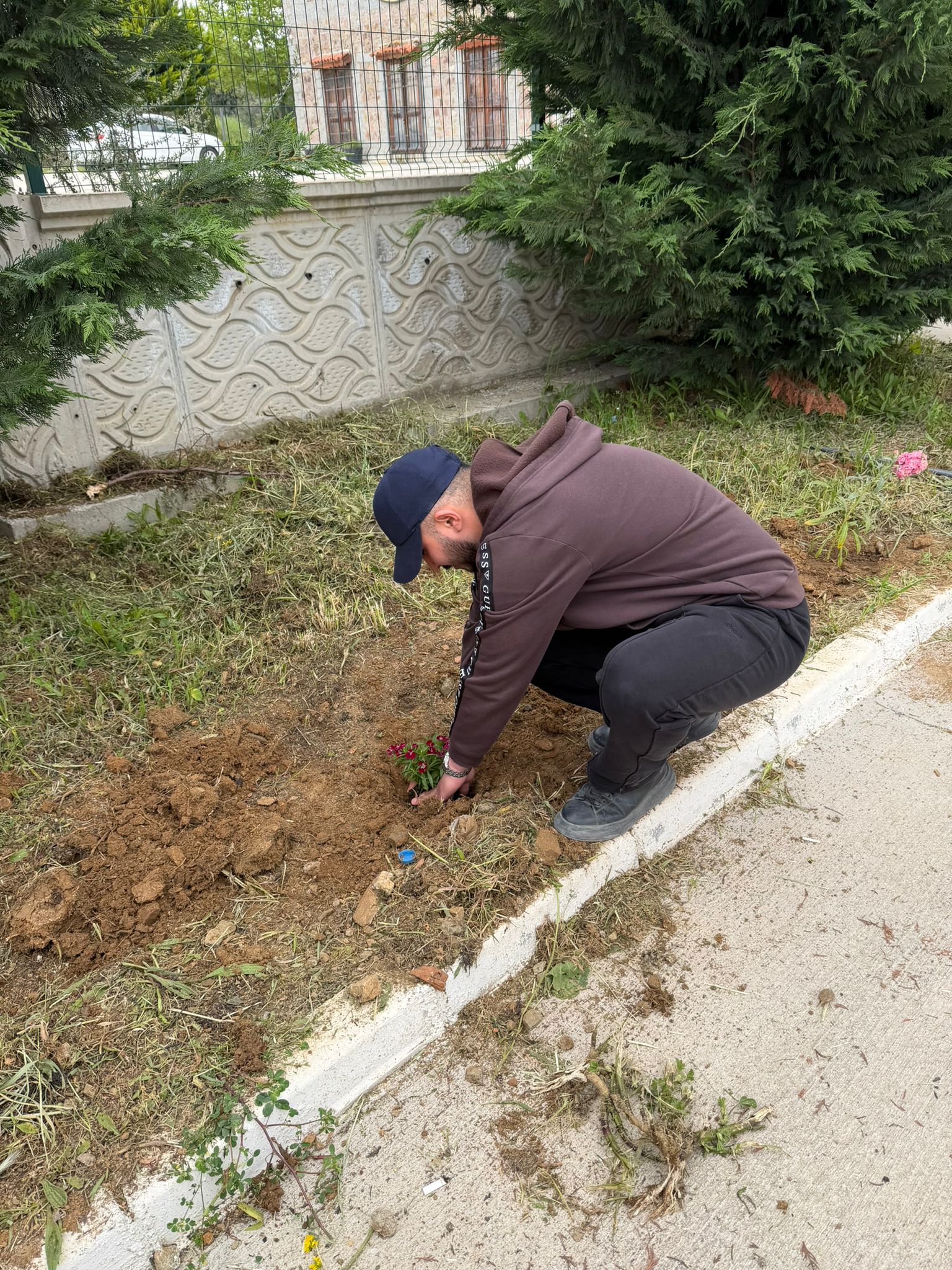 Edremit Sivil Havacılık Yüksekokulunda Çiçeklendirme Çalışması Gerçekleştirildi. 4