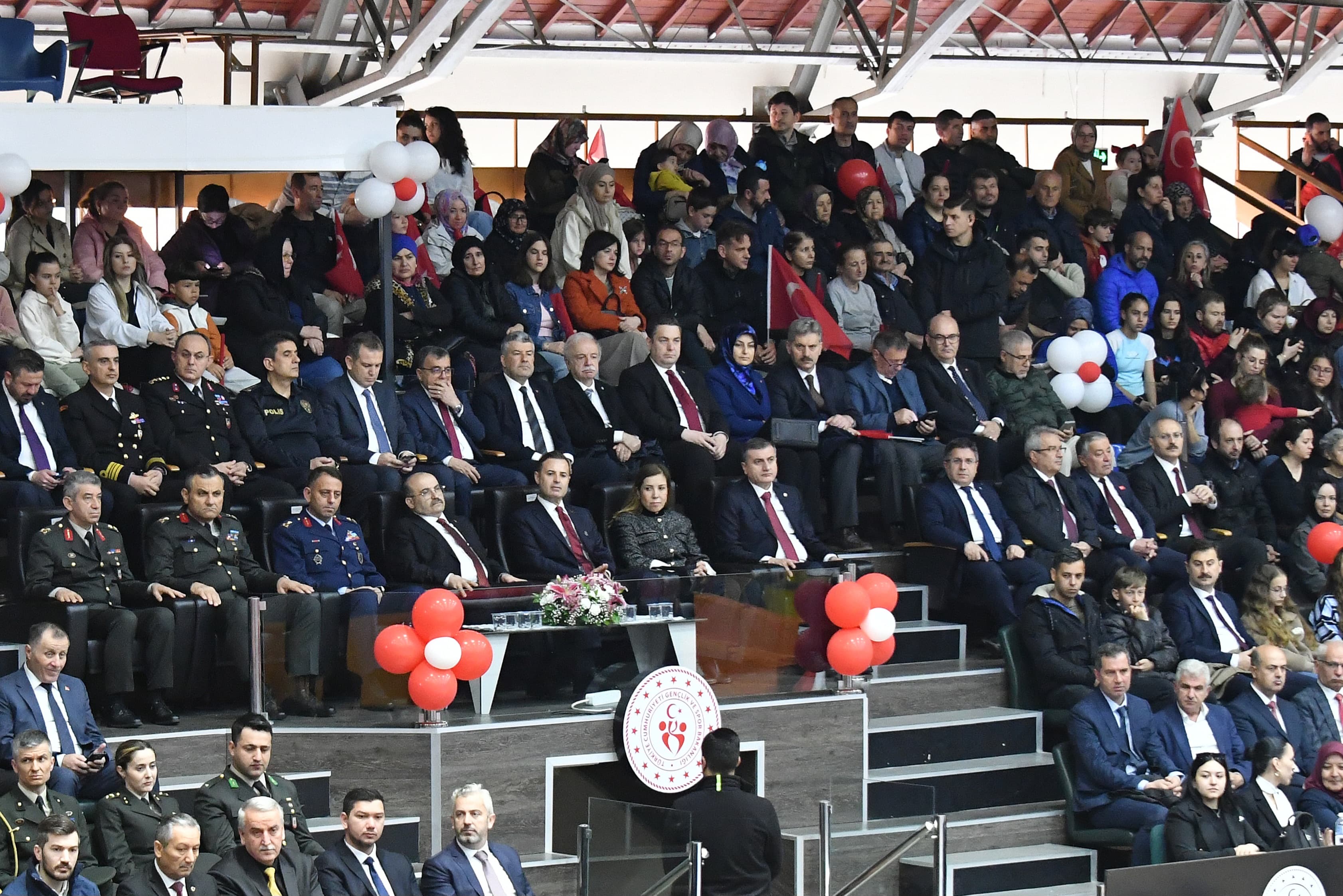 Rektör Oğurlu, 23 Nisan Ulusal Egemenlik ve Çocuk Bayramı Kutlama Programına Katıldı  3