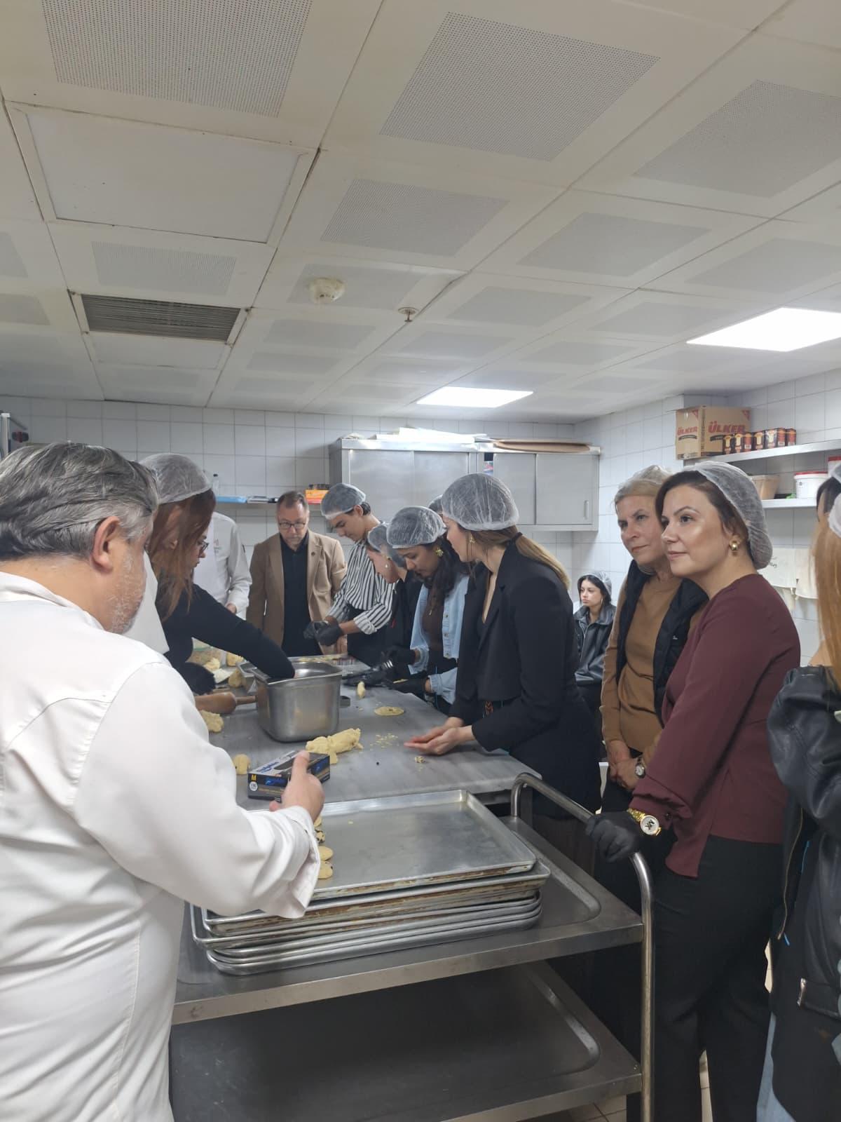 BAÜN. Ayvalık Meslek Yüksekokulu Öğrencilerinden Sektöre Yakın ve Keyifli Deneyim: Musho Otel'de Uygulamalı Eğitim 1