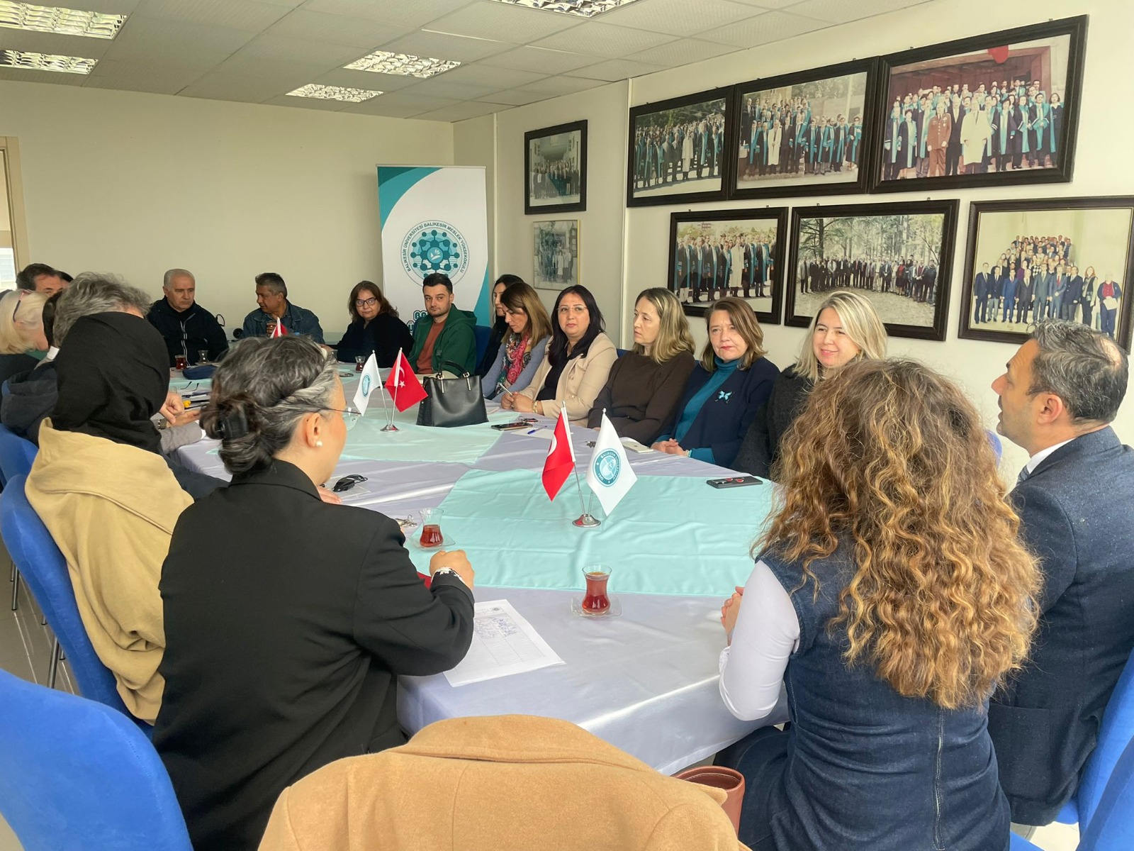 Balıkesir MYO'da Eğitim-Öğretim Süreçlerinin Geliştirilmesi ve Kurumsal İş Birliklerinin Güçlendirilmesi Amacıyla Önemli Bir Toplantı Gerçekleştirildi 1