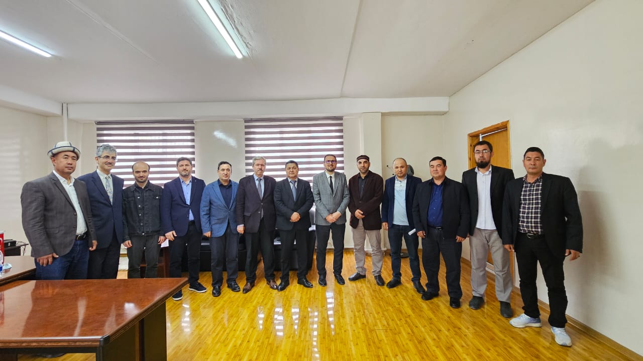 HOCALARIMIZ KIRGIZİSTAN OŞ DEVLET ÜNİVERSİTESİ İLAHİYAT FAKÜLTESİNDE 3