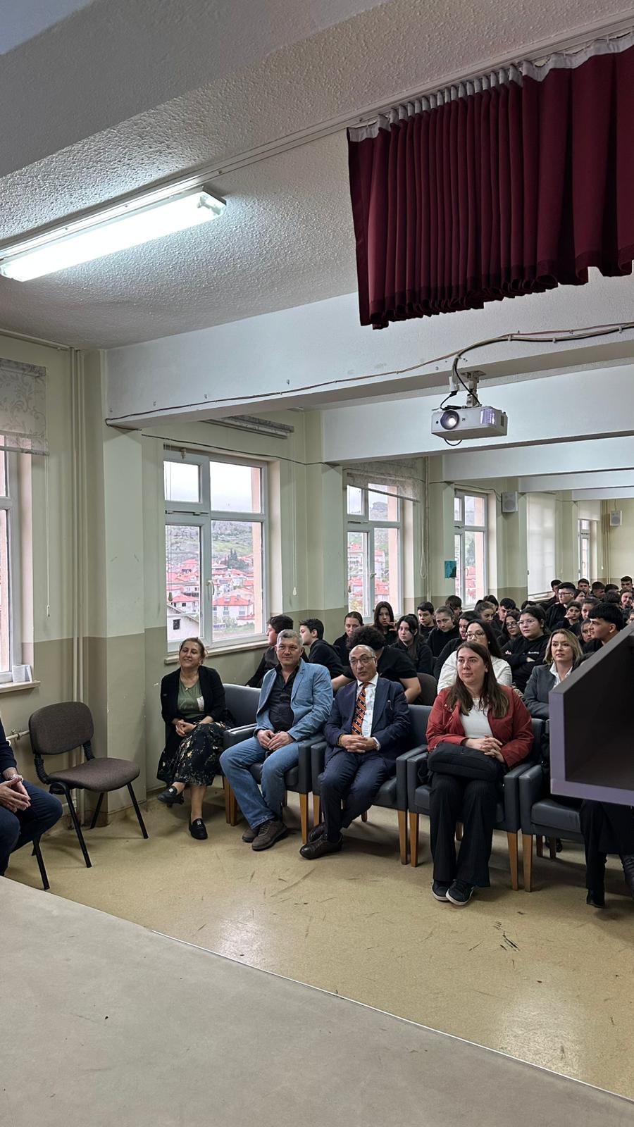 Üniversite Öğrencisi Gözüyle Üniversite Hayatı Kapsamında Bigadiç Mesleki ve Teknik Anadolu Lisesine Ziyaret 9