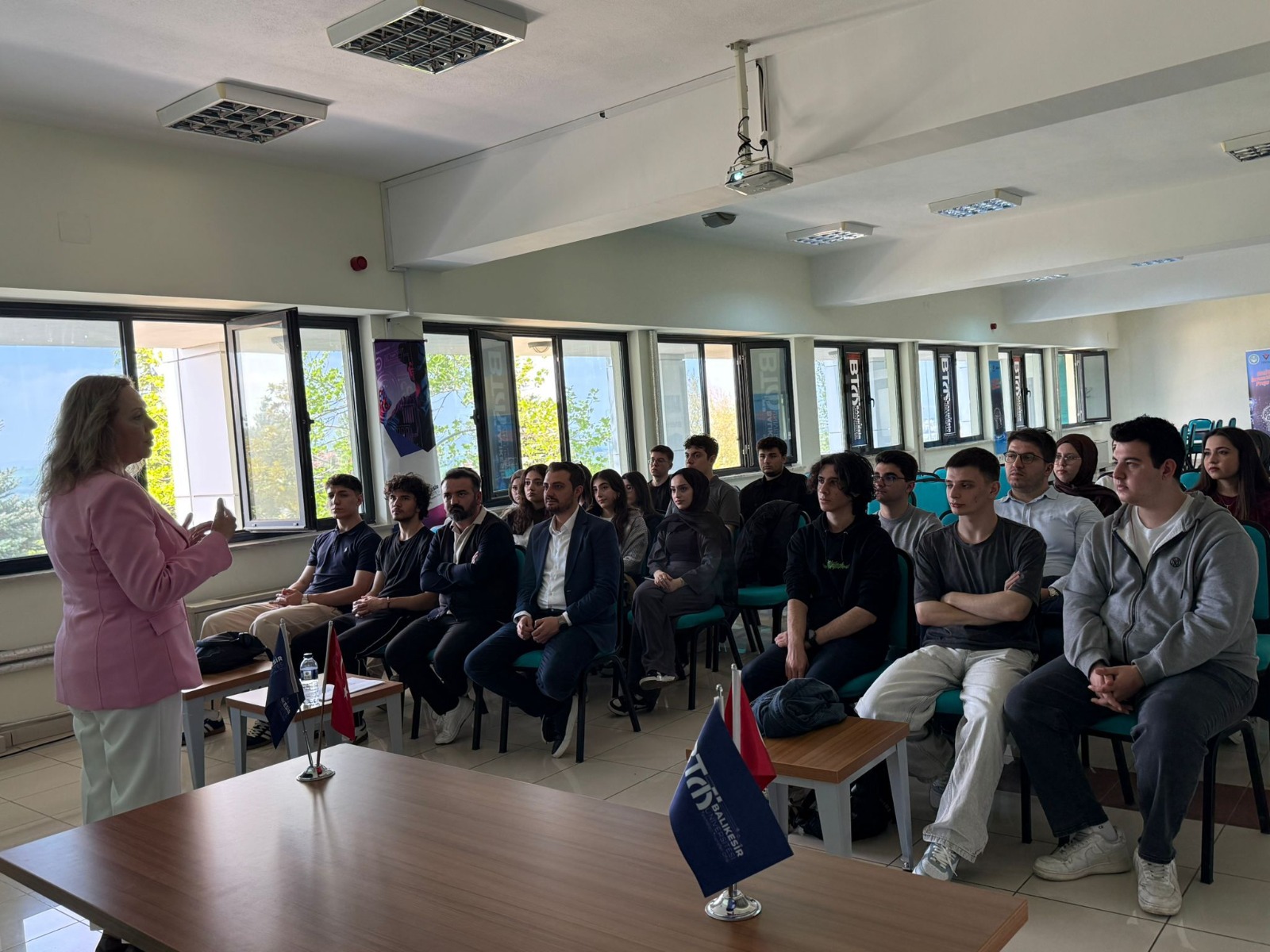 Yapay Zekâ Operatörlüğü Programı Öğrencileri, BAÜN Teknoloji Transfer Ofisi’ne (TTO) Teknik Ziyaret Gerçekleştirdi 3