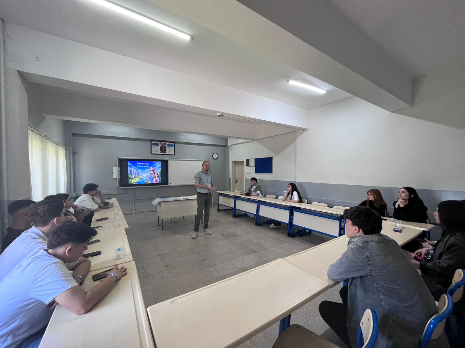 Rahmi Kula Anadolu Lisesi  "Sağlam Yapı, Hayata Bağlar" konulu sunum gerçekleştirildi. 3