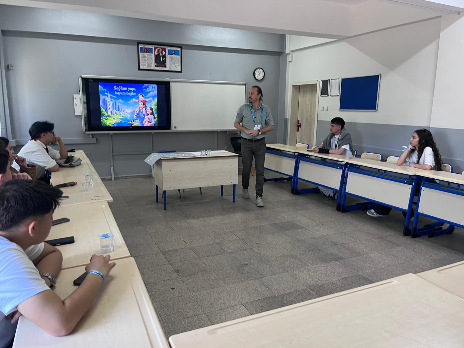 Rahmi Kula Anadolu Lisesi  "Sağlam Yapı, Hayata Bağlar" konulu sunum gerçekleştirildi. 2