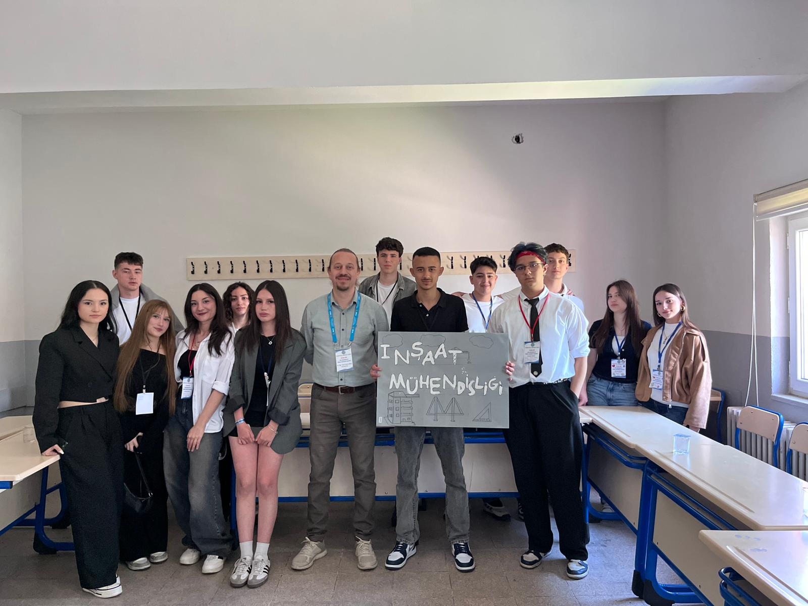 Rahmi Kula Anadolu Lisesi  "Sağlam Yapı, Hayata Bağlar" konulu sunum gerçekleştirildi.