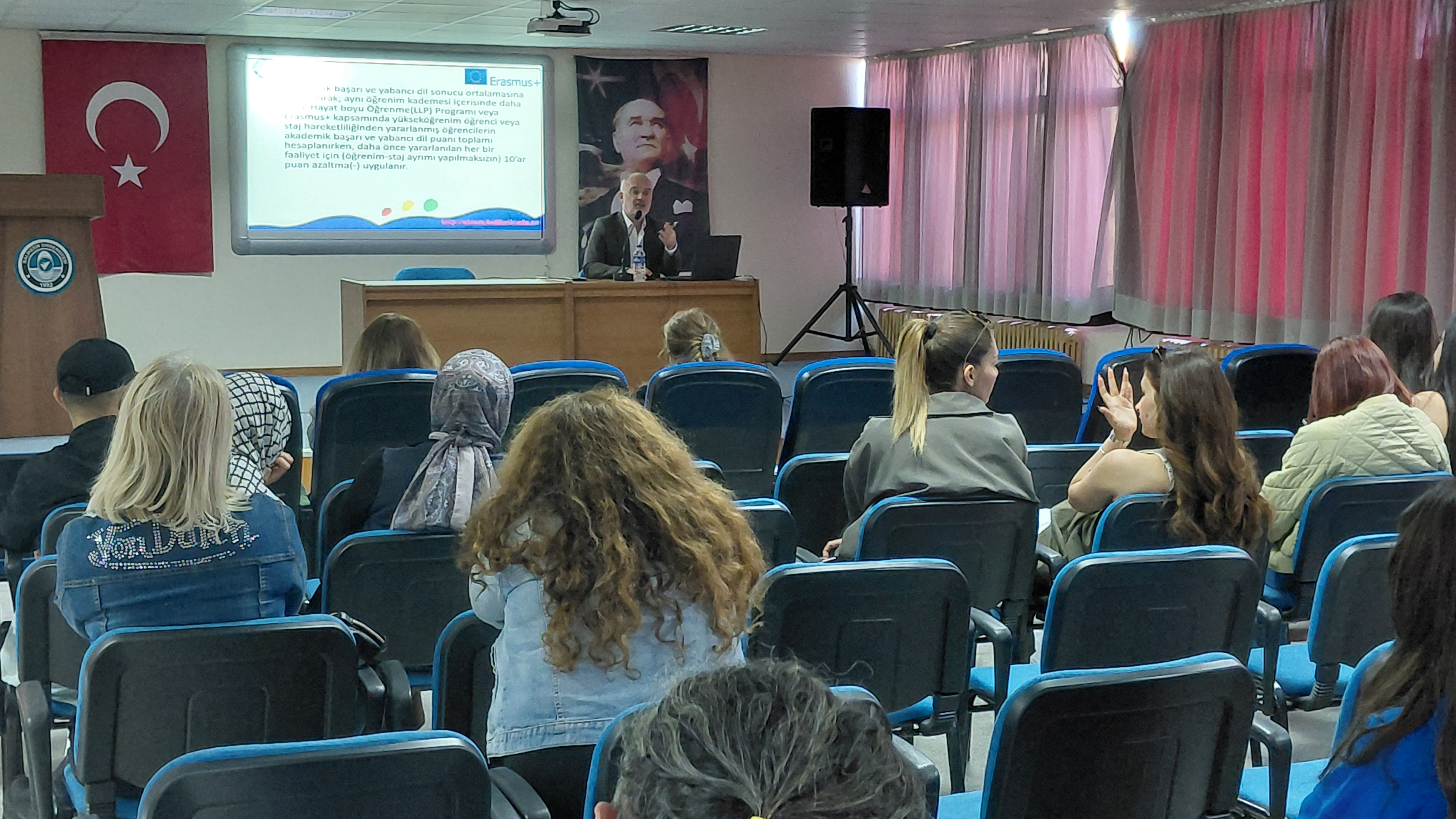 Meslek Yüksekokulumuzda Erasmus Öğrenci Hareketliliği Bilgilendirme Toplantısı düzenlendi. 3