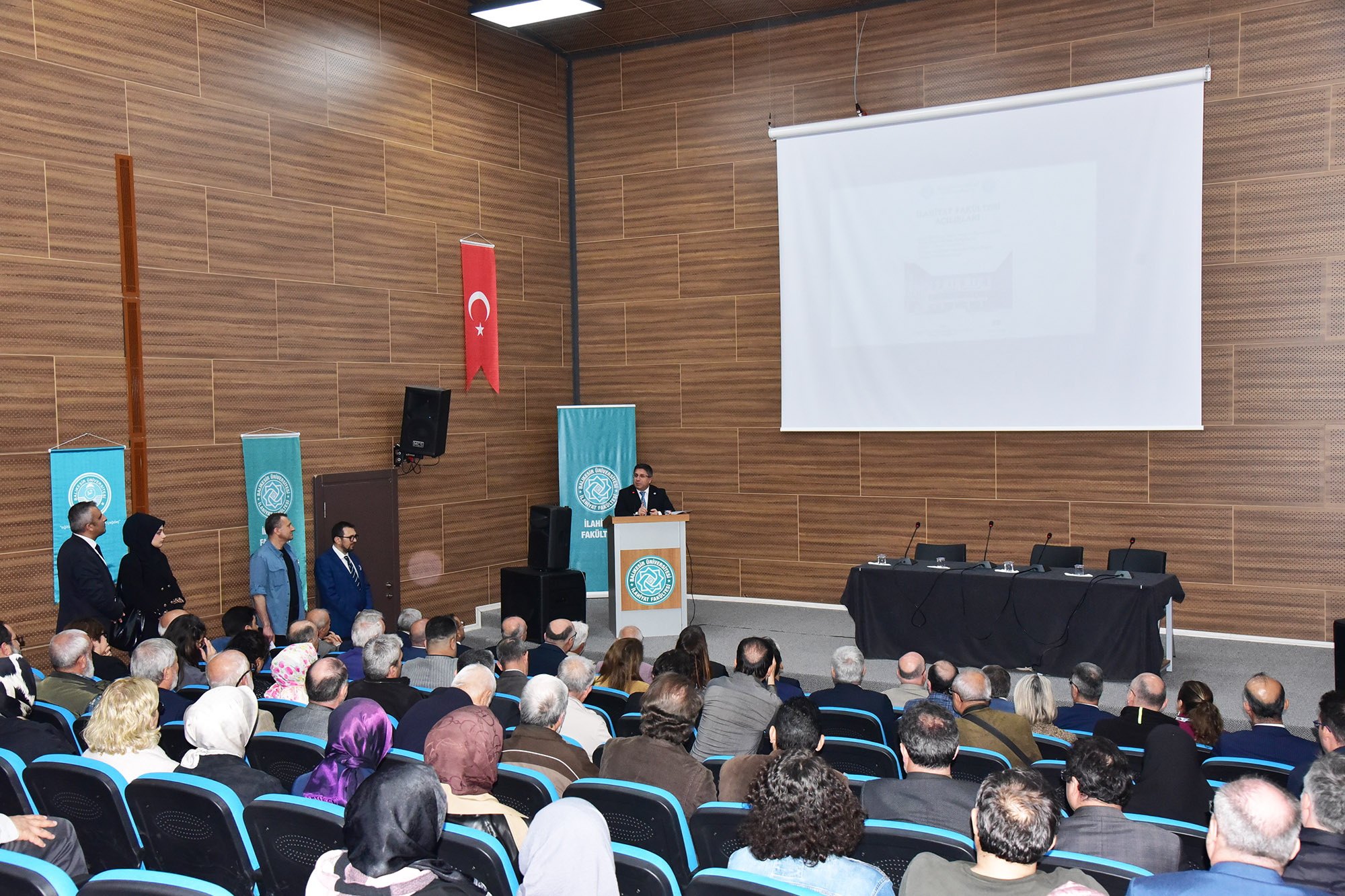 Balıkesir Üniversitesi İlahiyat Fakültesinde Şehrin Sanat, Kültür ve Maneviyatına Değer Katan Açılışlar 6