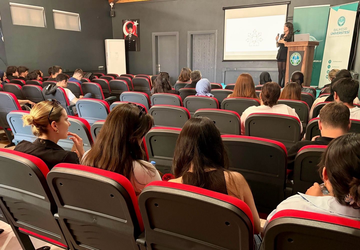Önce Kendin, Sonra Kariyerin: Kendini Tanıma Sürecinin Kariyer Gelişimine Etkisi 1