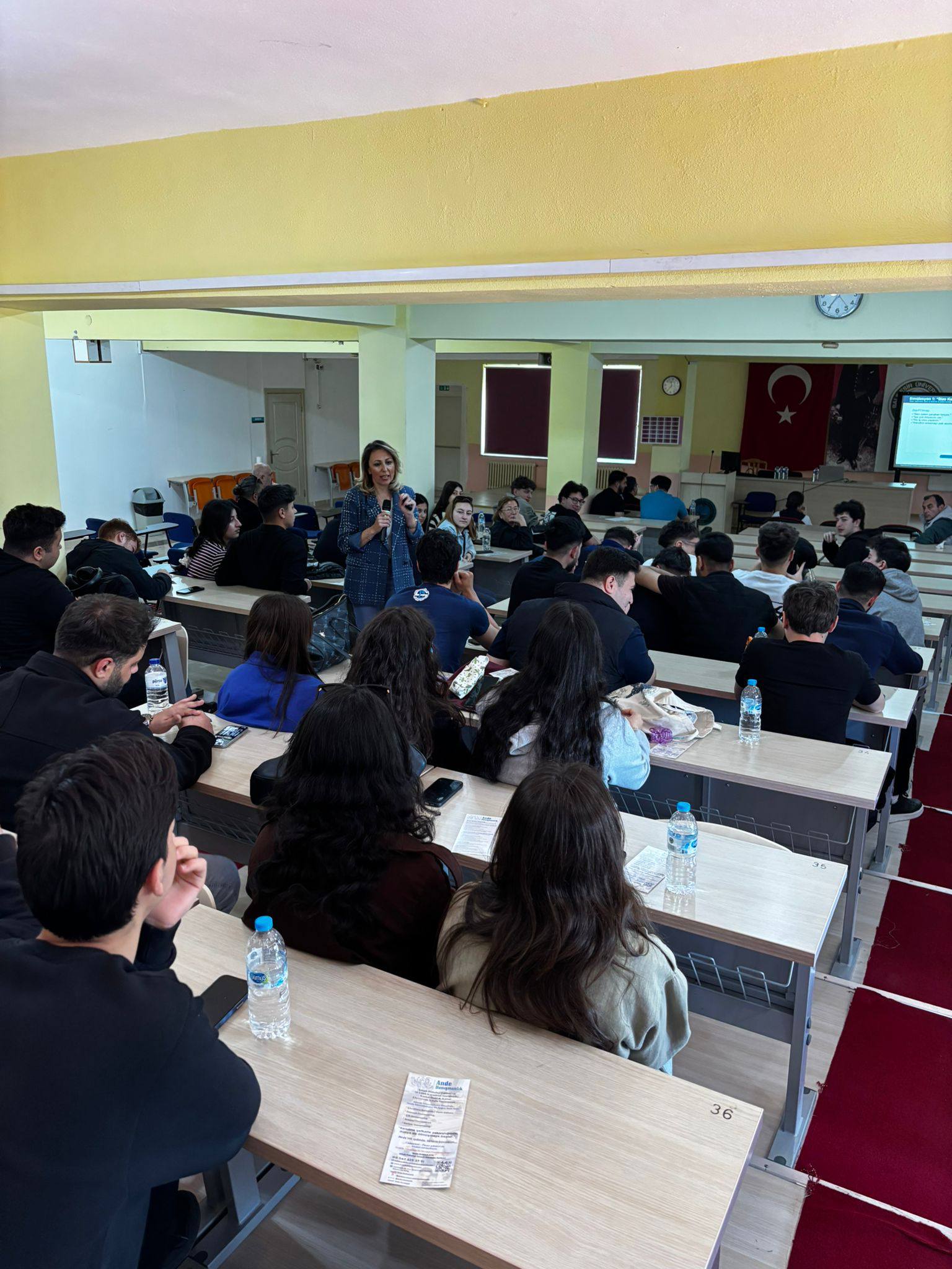 Edremit Meslek Yüksekokulunda Kariyere Yön Veren Seminer Gerçekleştirildi 5