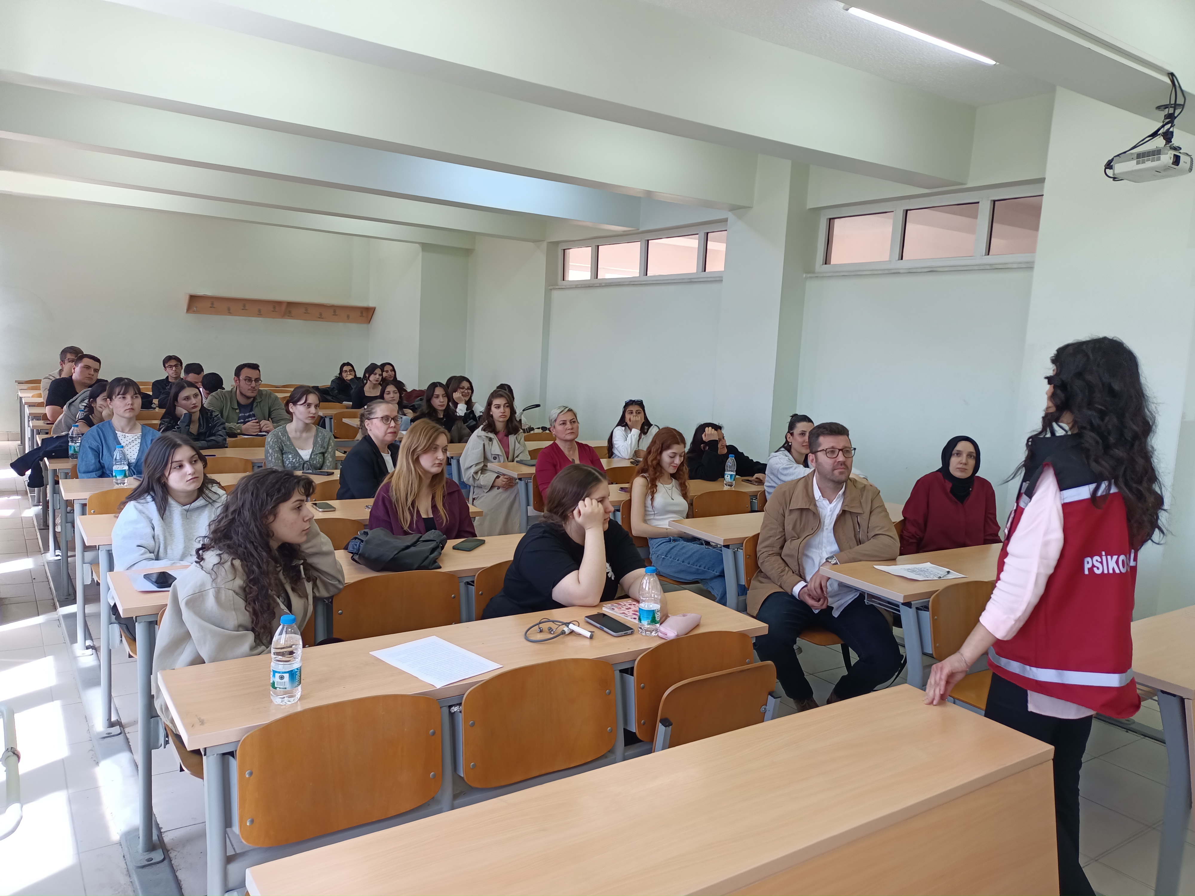 Balıkesir Aile ve Sosyal Hizmetler İl Müdürlüğü Personeli Tarafından Öğrencilerimize Eğitim Verildi 5