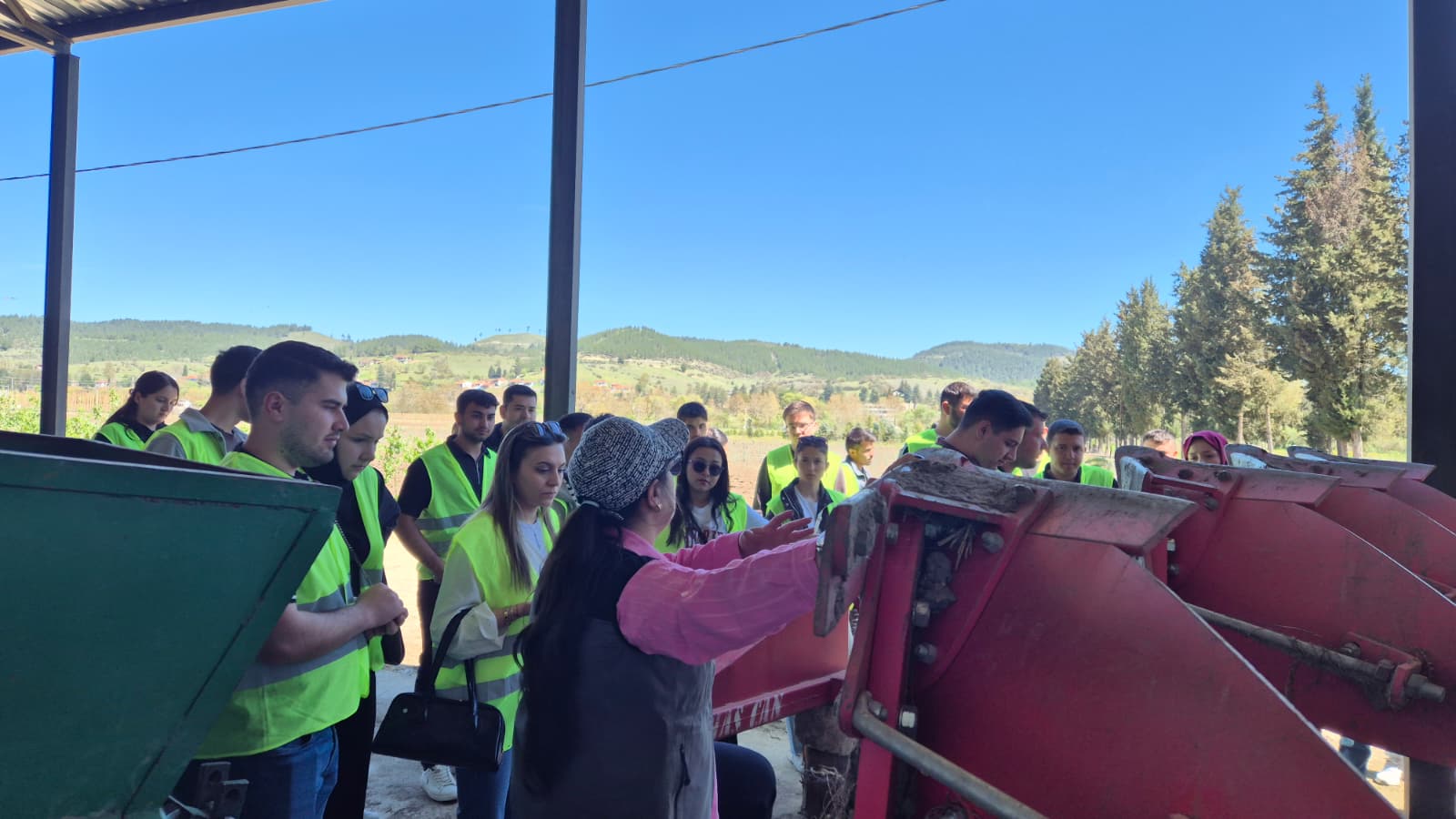 Tohumdan Fidana Uzanan Yolculuk: Dursunbey MYO Öğrencileri Üretim Süreçlerini Sahada İnceledi 11
