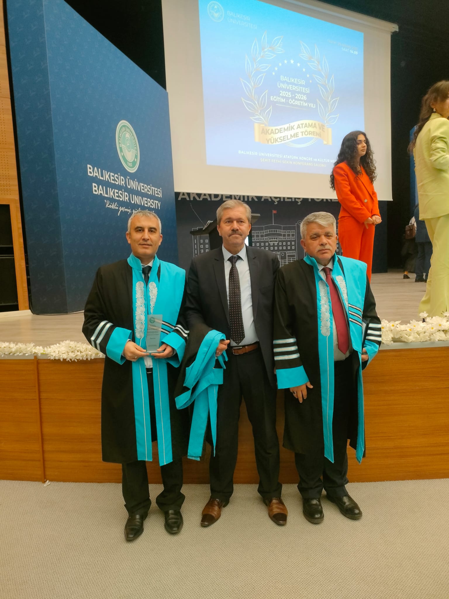 Fakültemiz Öğretim Üyeleri Belgelerini Aldı