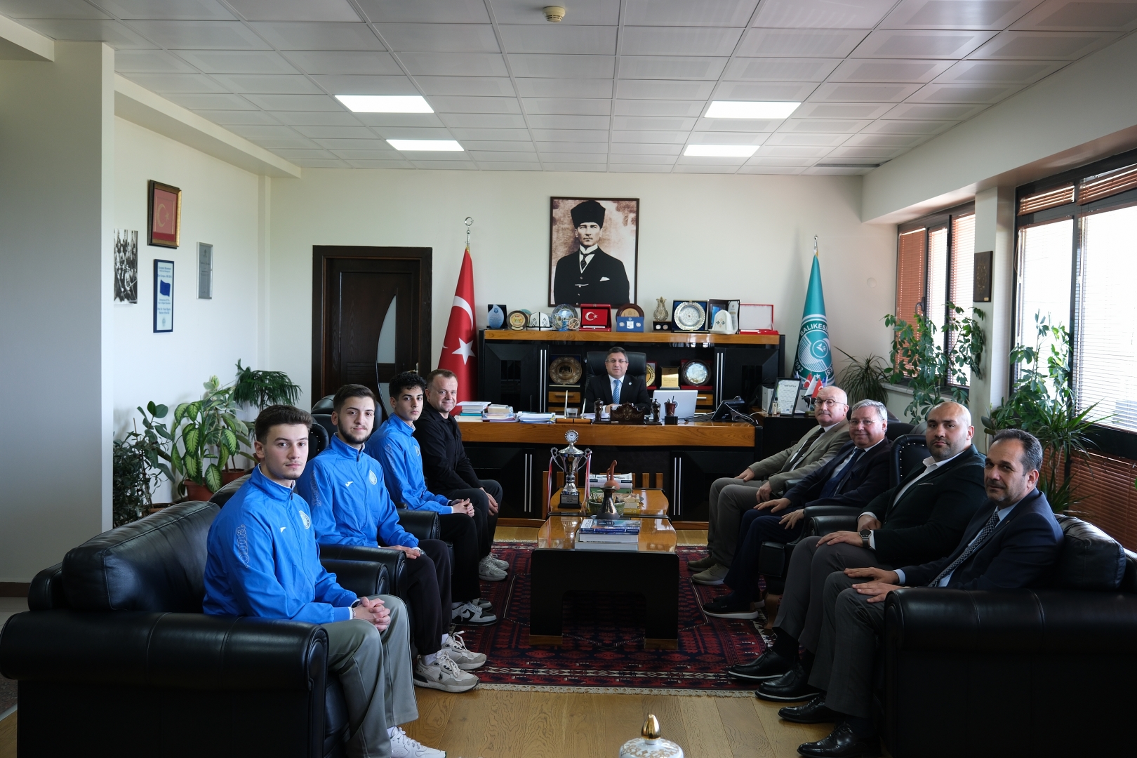 Şampiyon Taekwondojulardan Rektör Oğurlu’ya Ziyaret 2