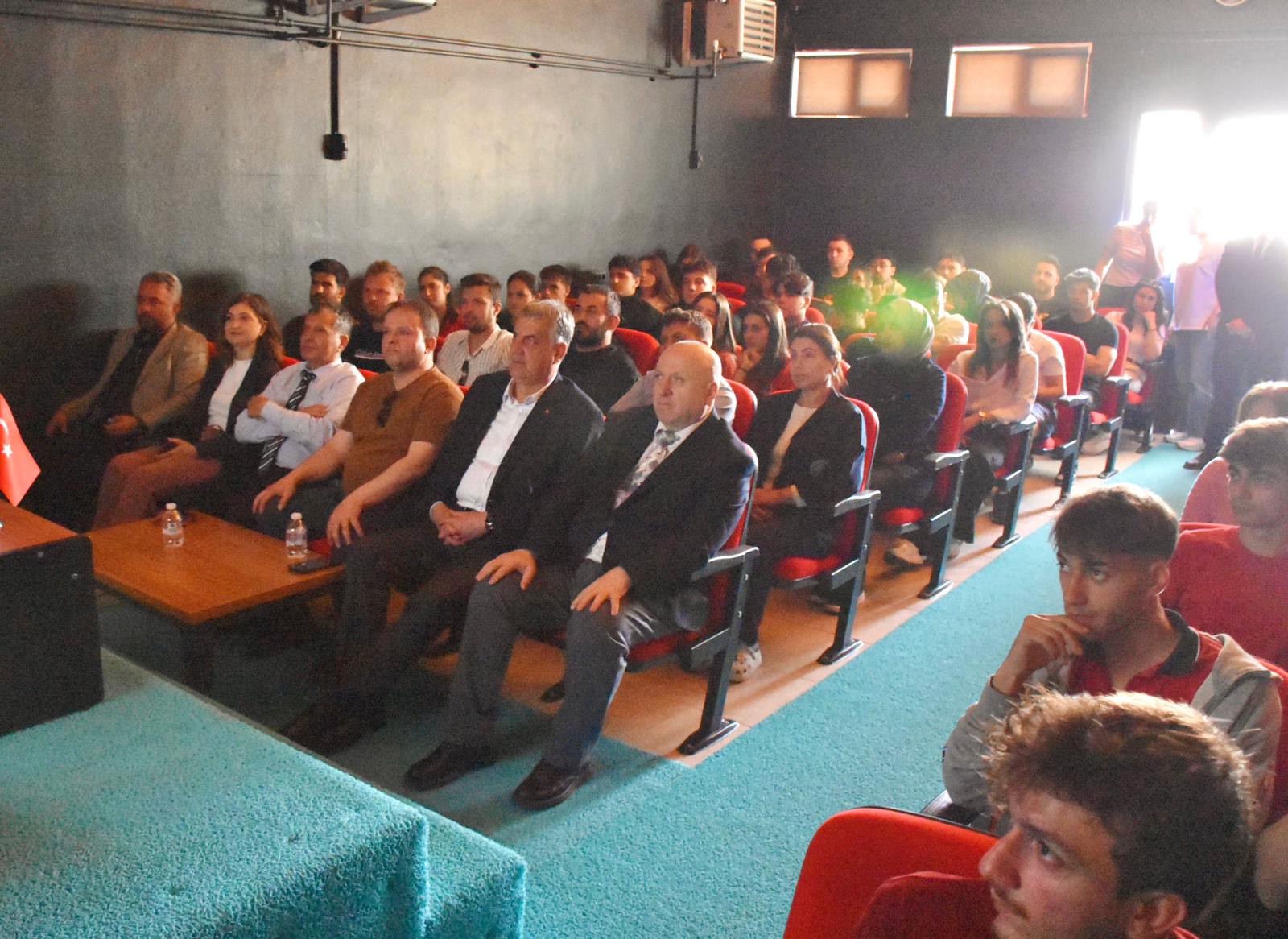 Şampiyon Milli Boksörümüz Altınoluk MYO’da 5